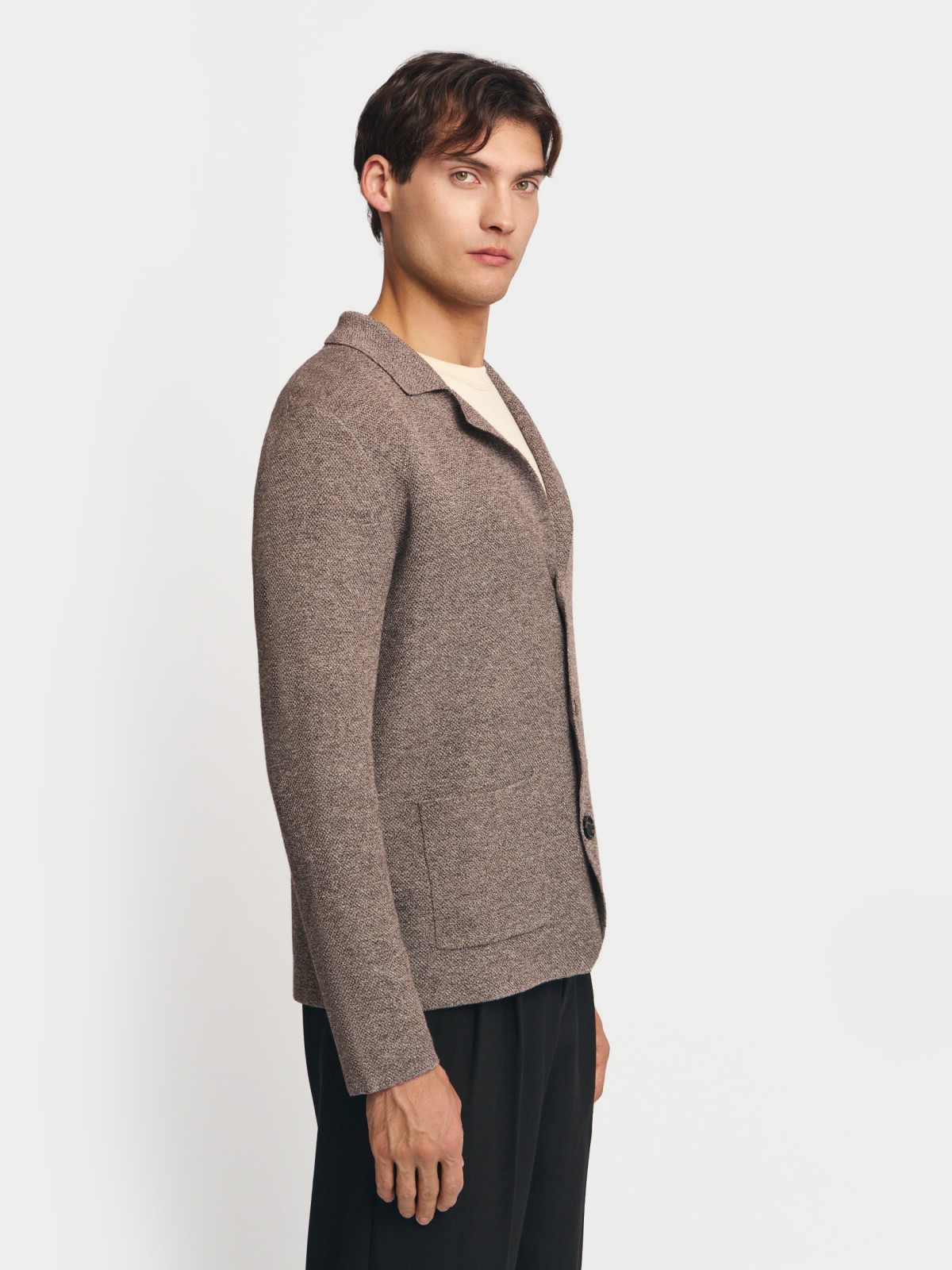 Вязаный кардиган на пуговицах с воротником и карманами