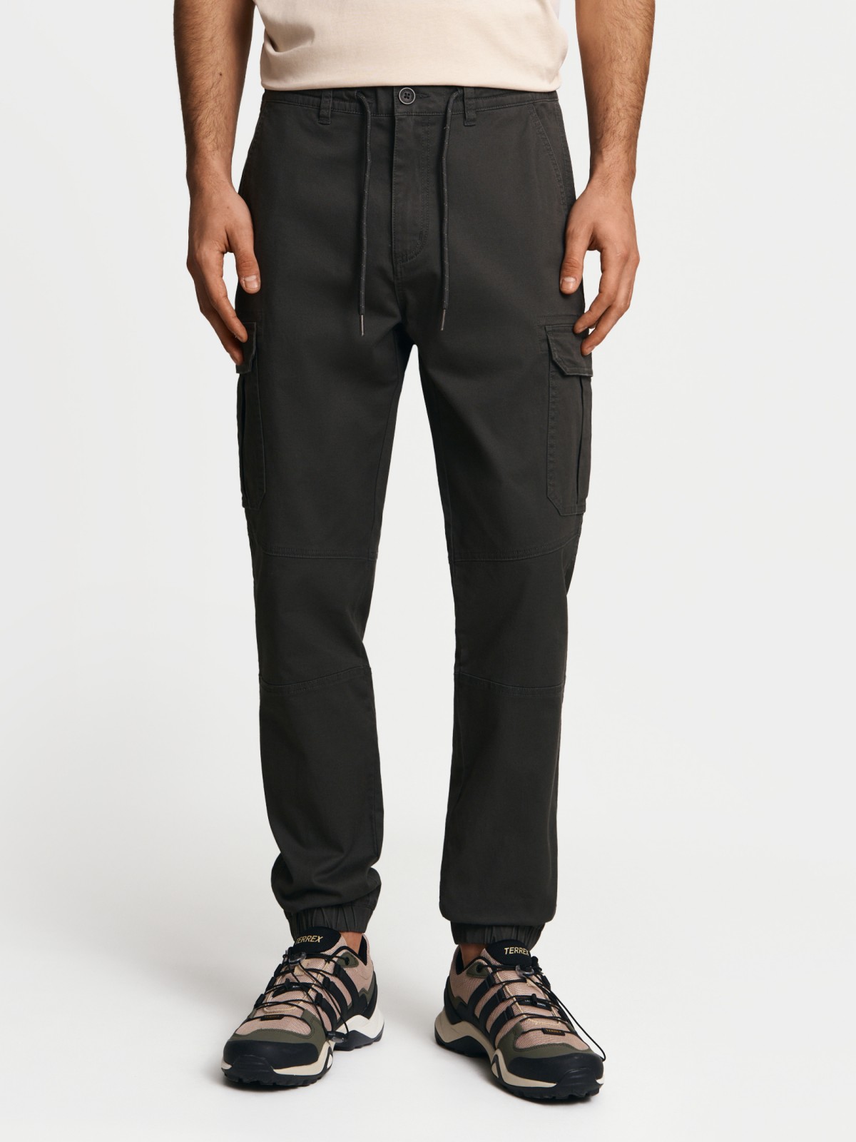 Брюки джоггеры из хлопка с карманами карго