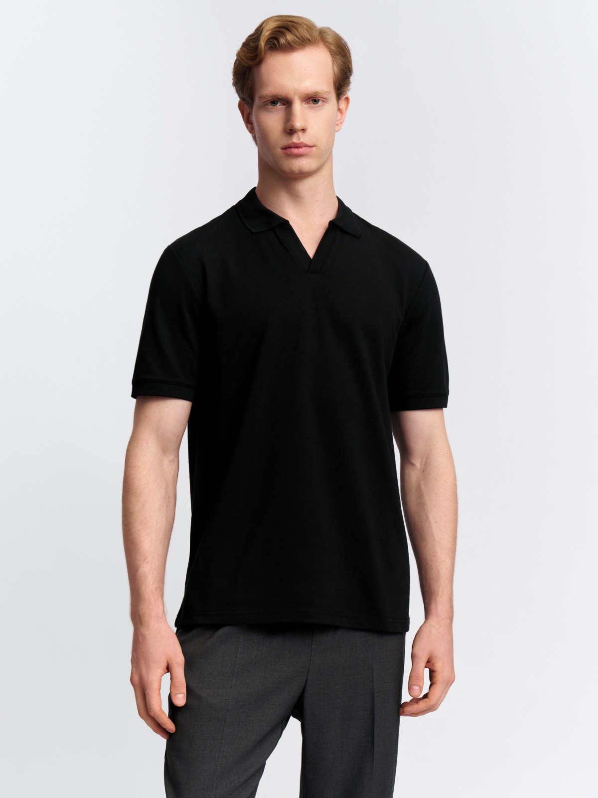 Футболка поло с вырезом