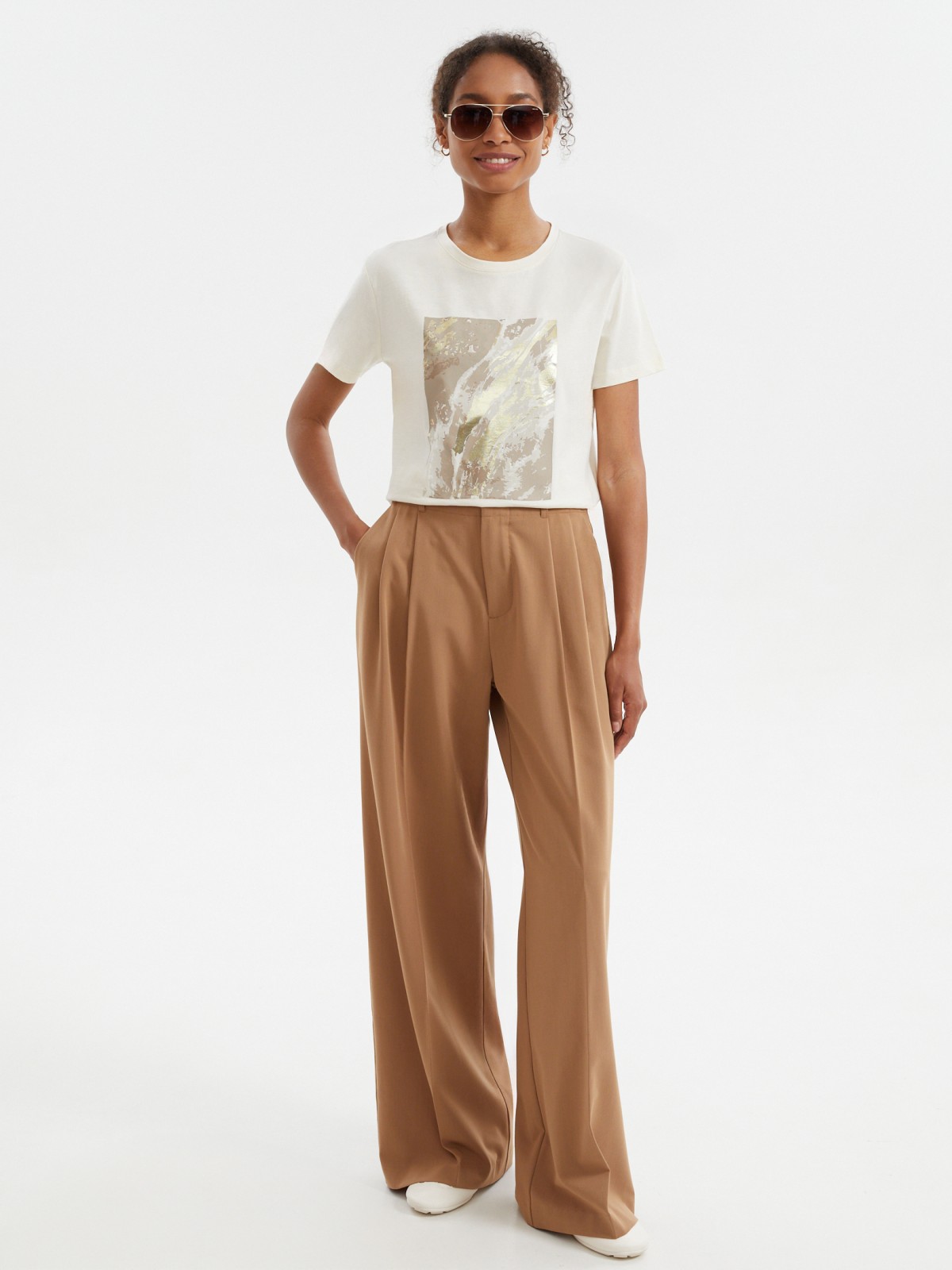 Широкие брюки на резинке со стрелками 1199₽