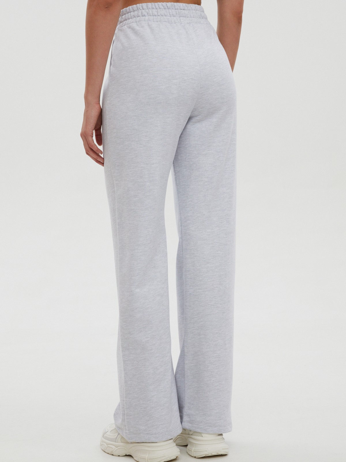 Трикотажные брюки на резинке