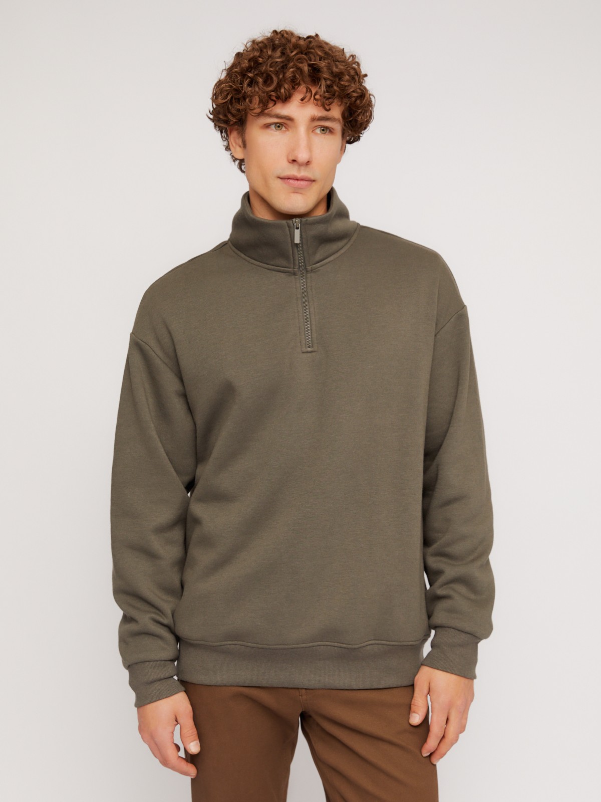 Утеплённый свитшот с воротником-стойкой на молнии