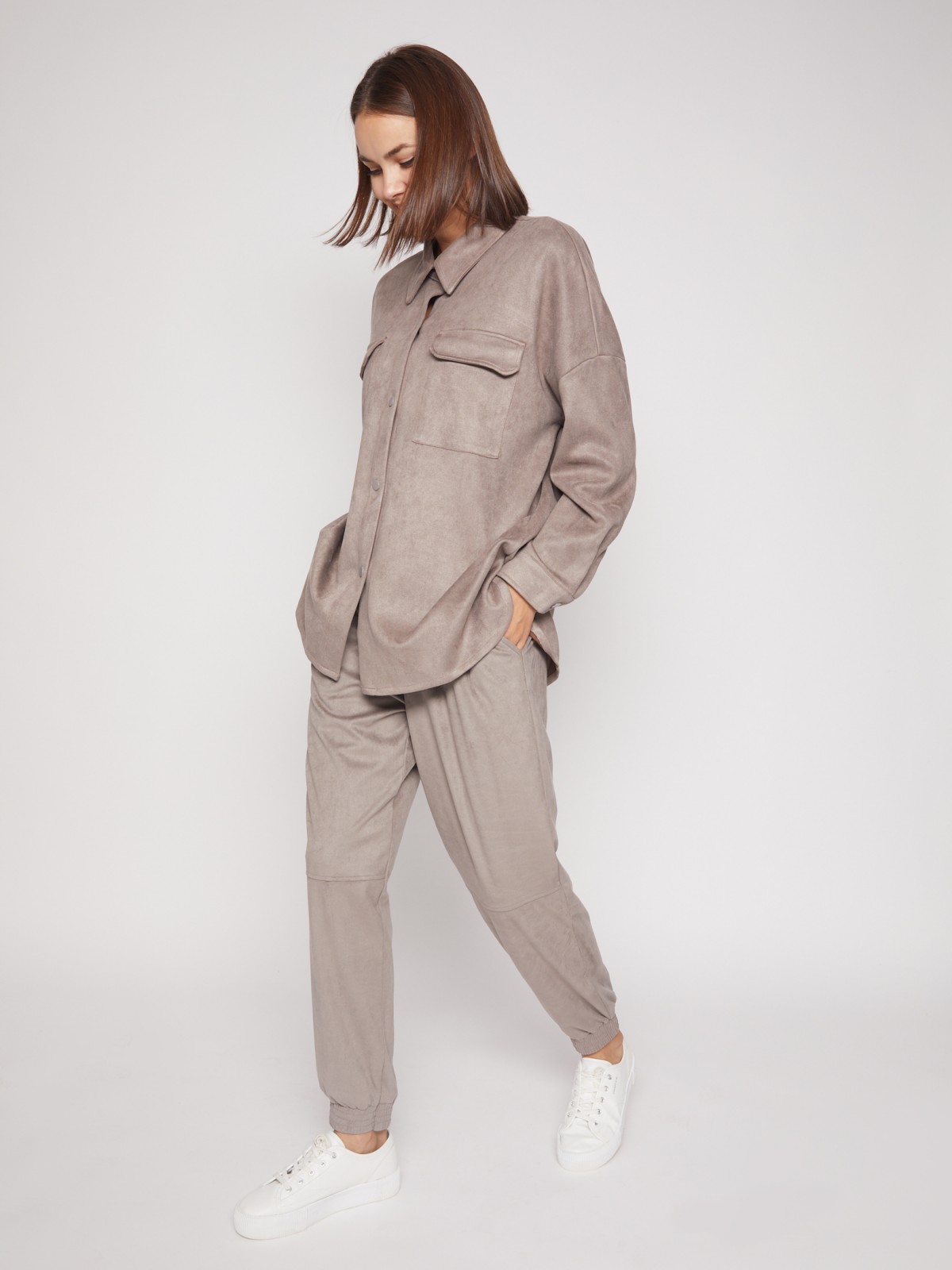 Брюки-джогеры из замшевого материала