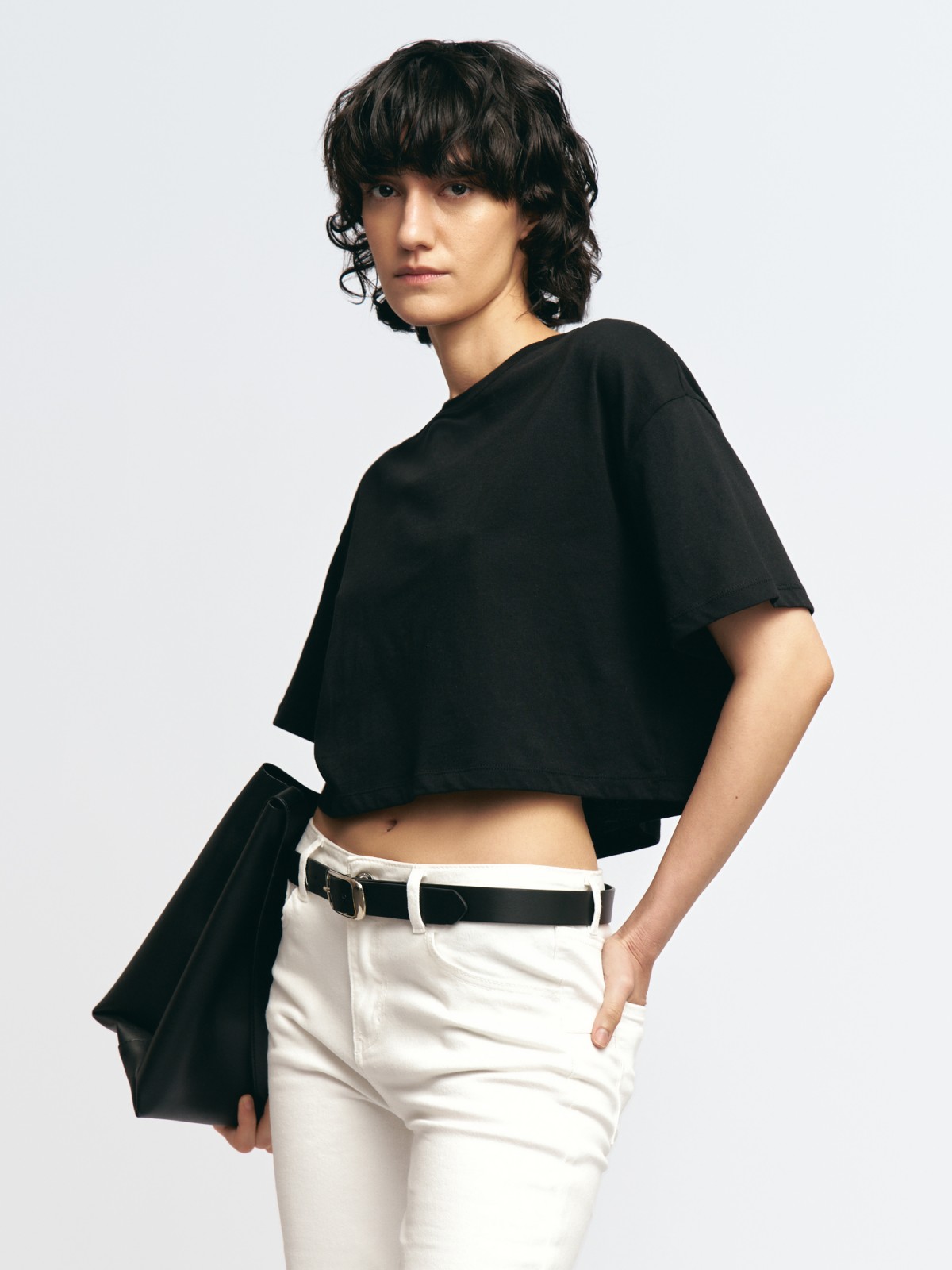 Короткая футболка из хлопка однотонная