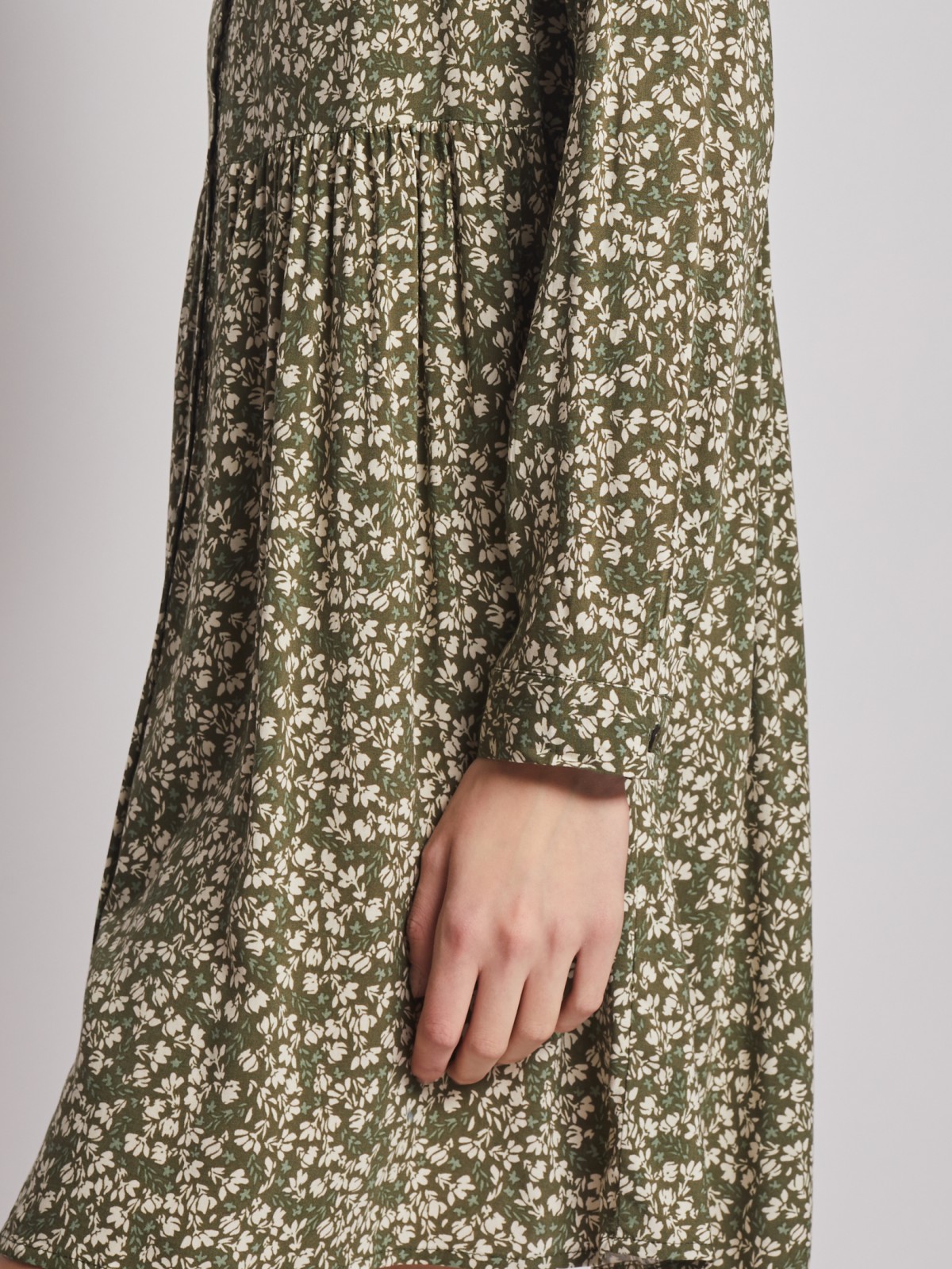 Платье-рубашка с растительным принтом