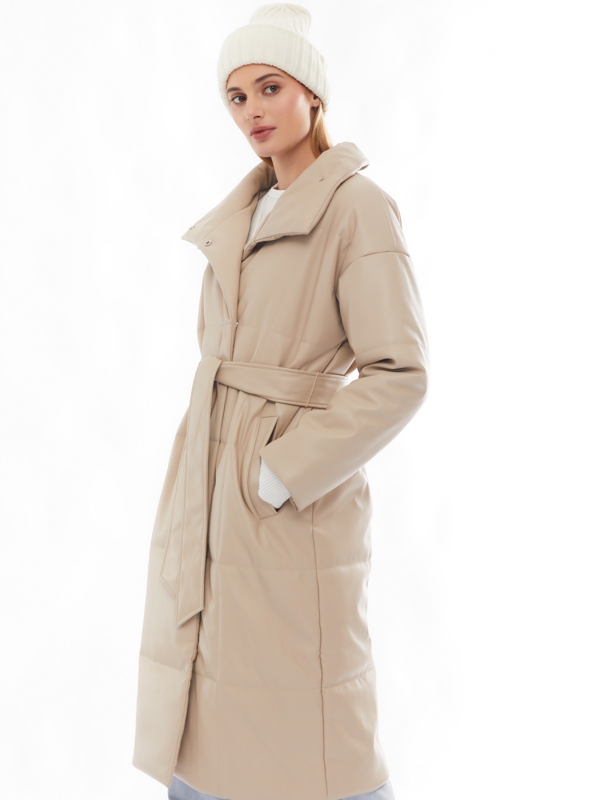 Тёплое пальто из экокожи на синтепоне с воротником-стойкой и поясом