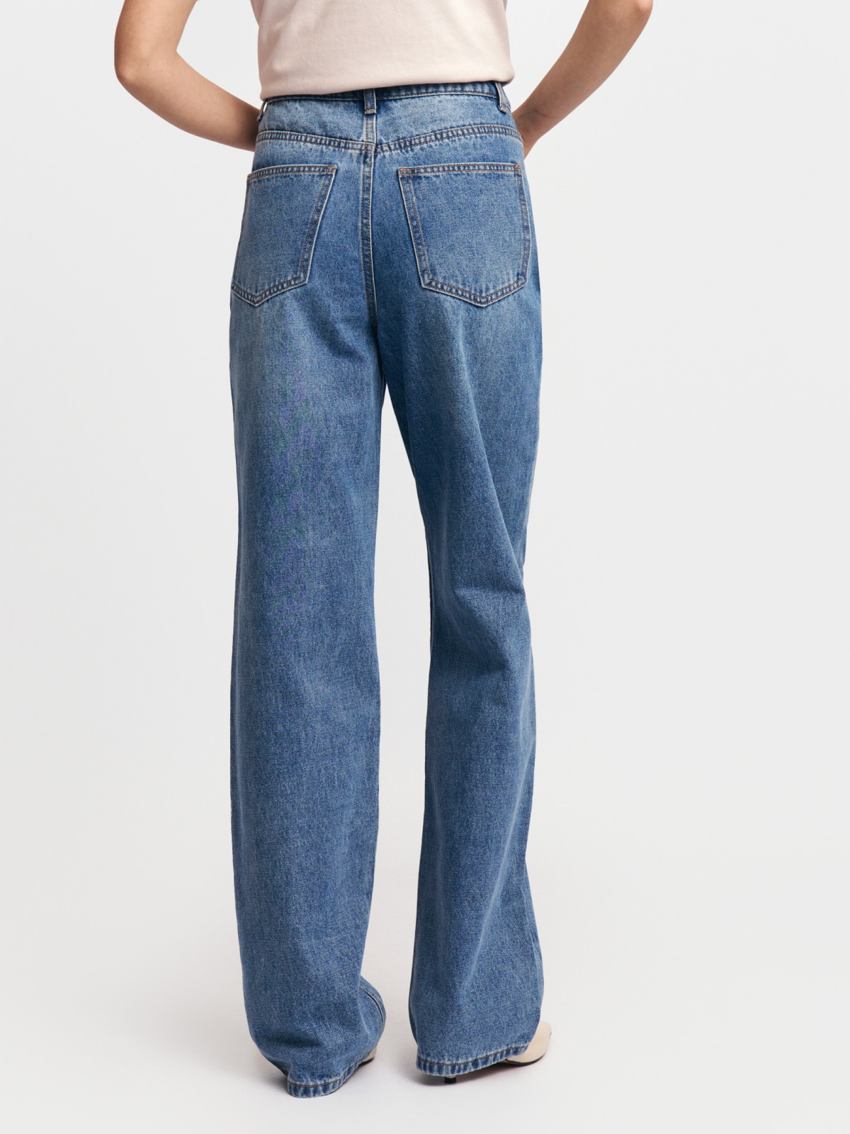 Джинсы прямого силуэта с высокой посадкой