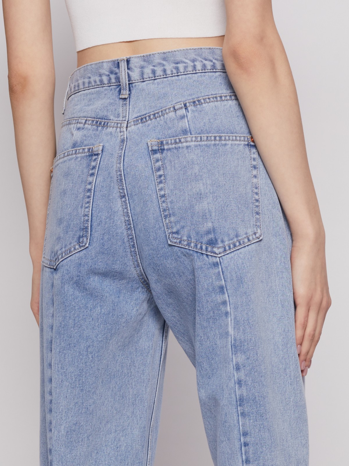 Джинсы силуэта Slouchy