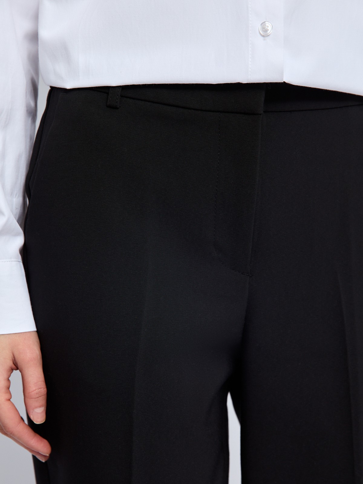 Офисные брюки силуэта Slim со стрелками