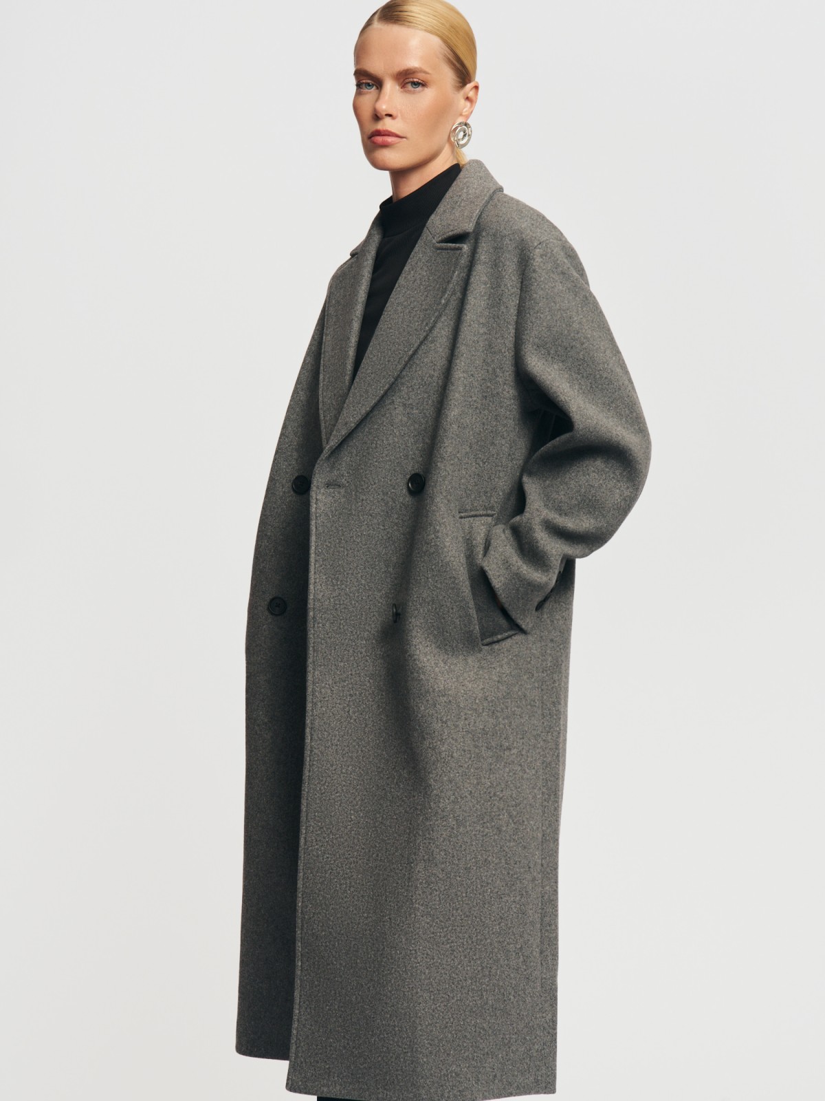 Тёплое двубортное оверсайз пальто