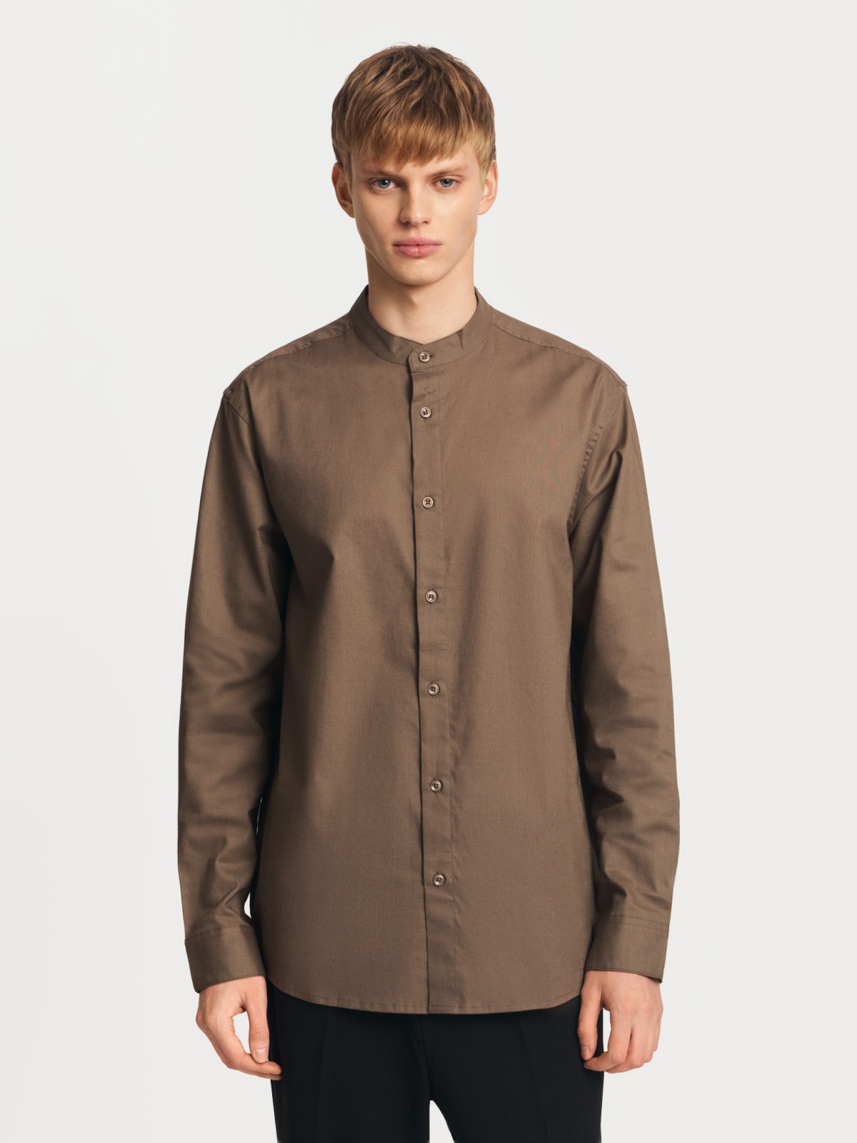 Льняная рубашка с воротником-стойкой