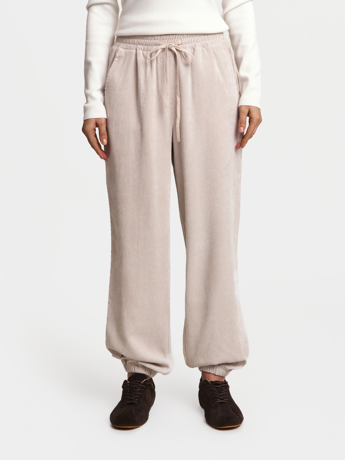 Вельветовые брюки-джоггеры на резинке