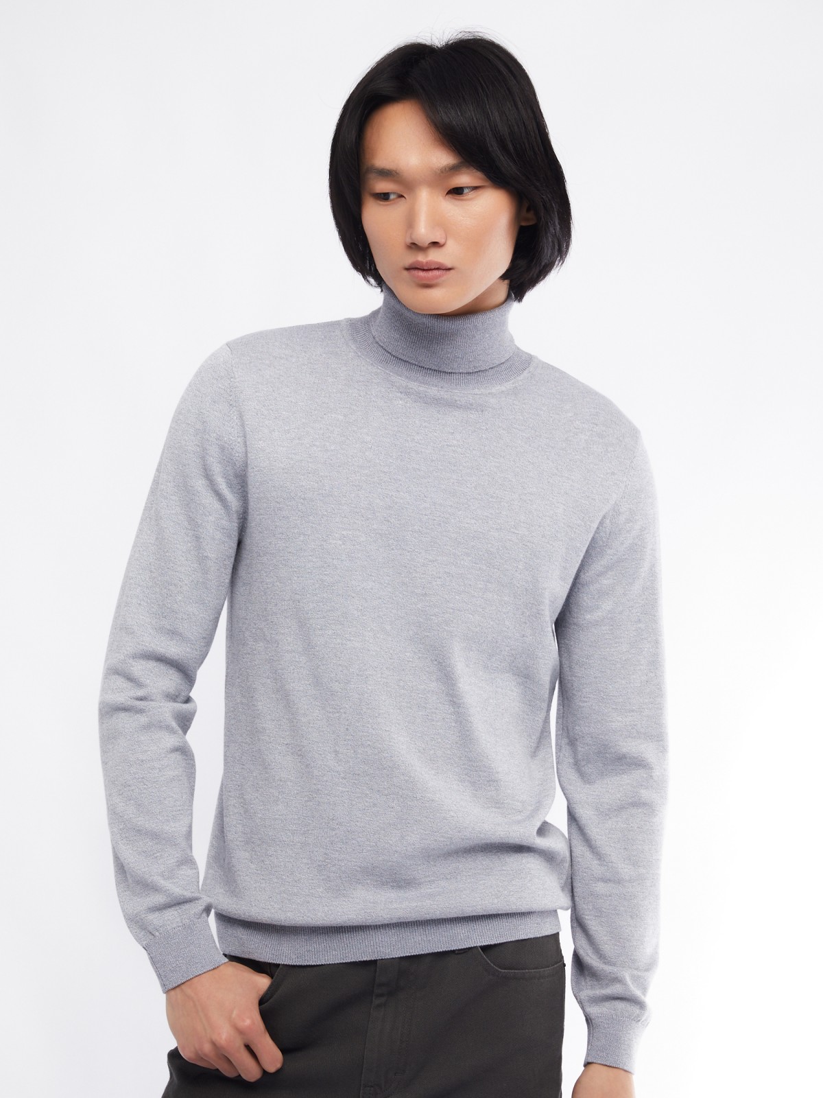 Тонкая трикотажная водолазка с воротником гольф