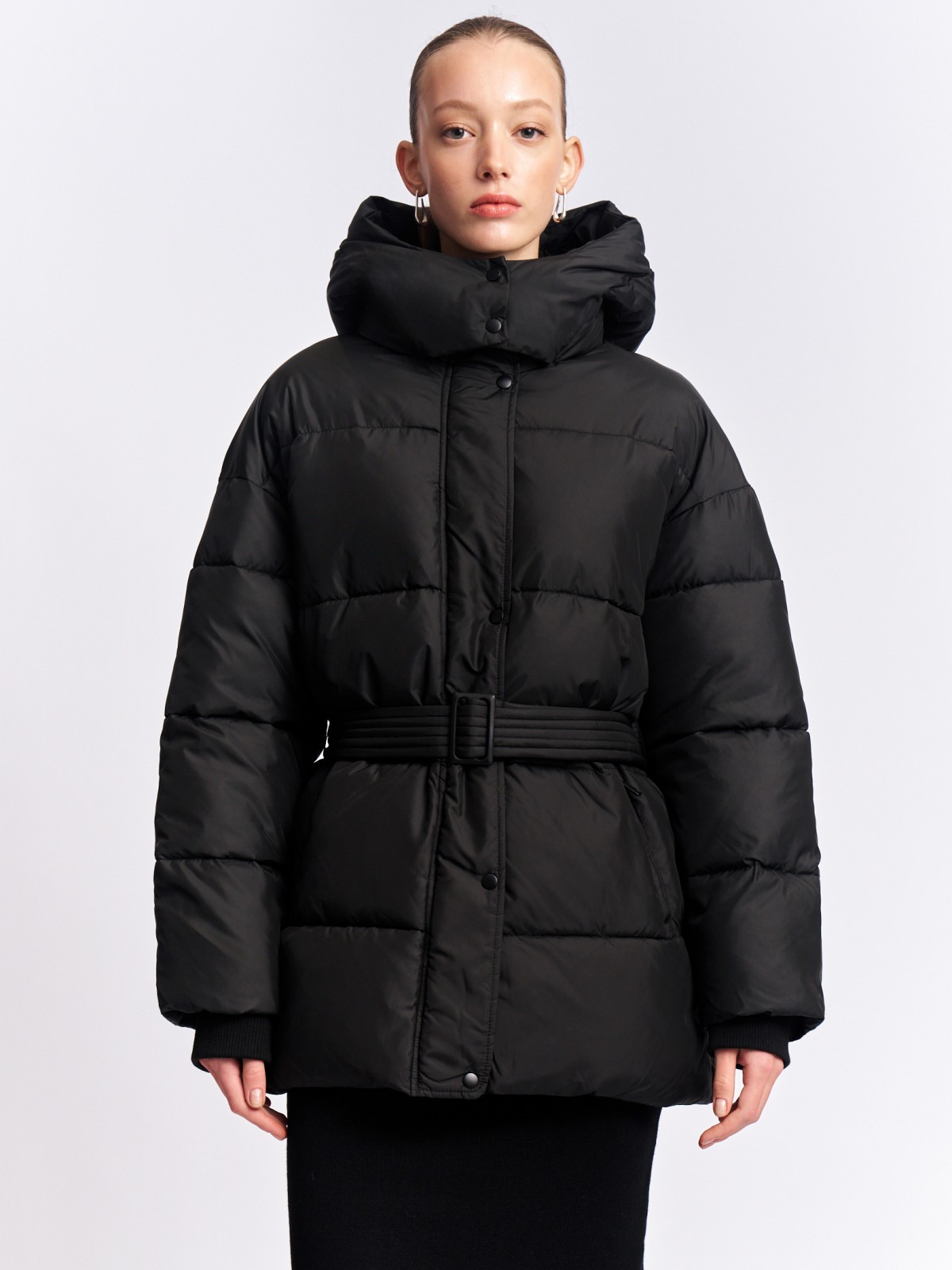 Тёплая куртка с капюшоном и поясом