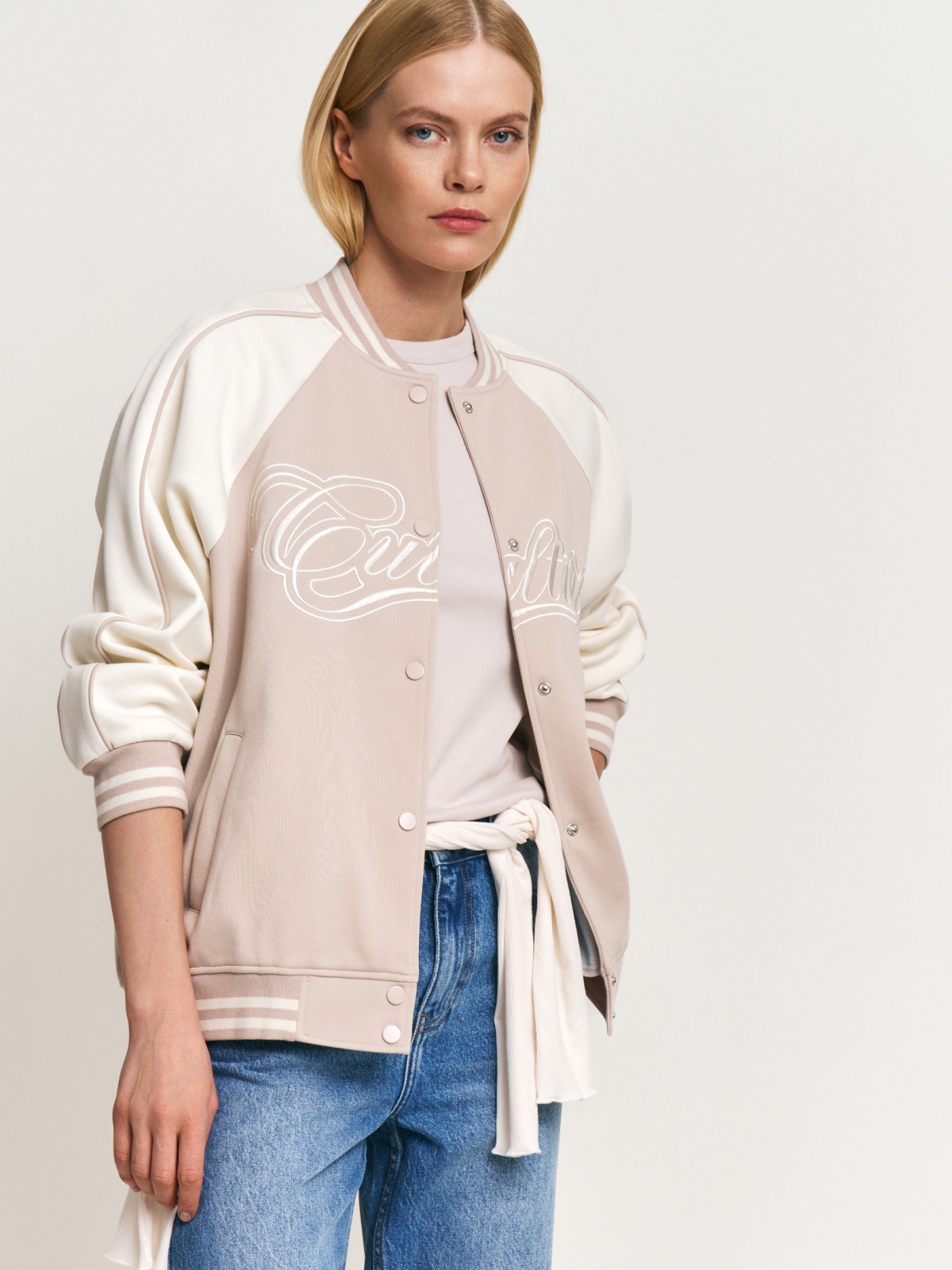 Утеплённая толстовка-бомбер в колледж-стиле