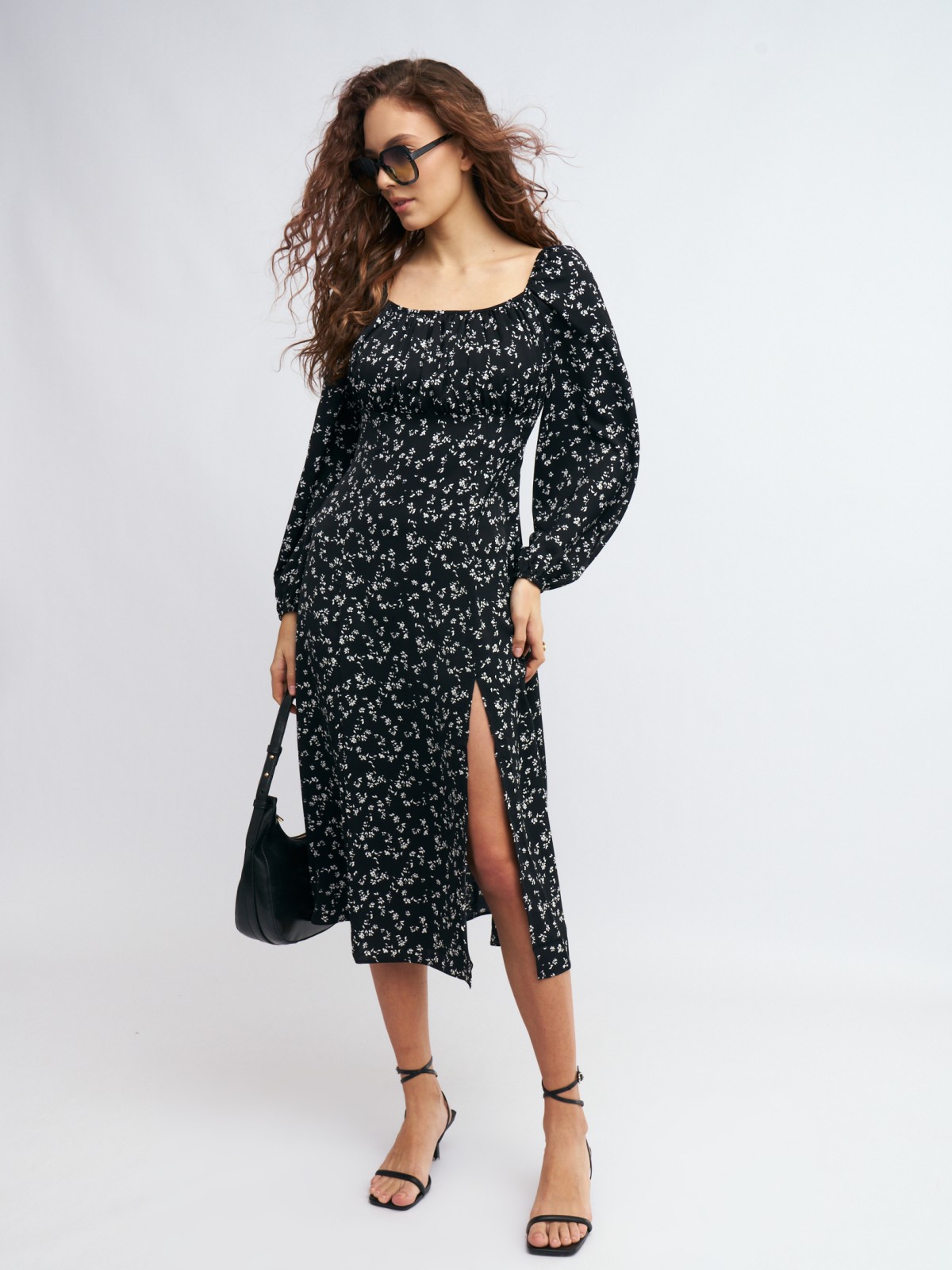 Платье миди с открытыми плечами и разрезом