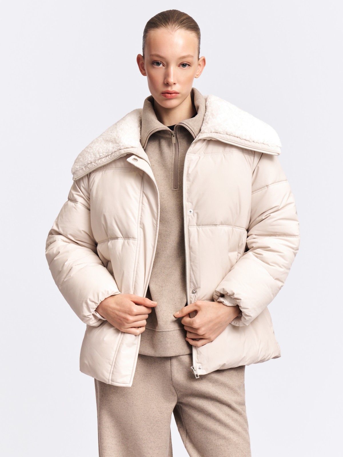 Тёплая куртка с высоким воротником