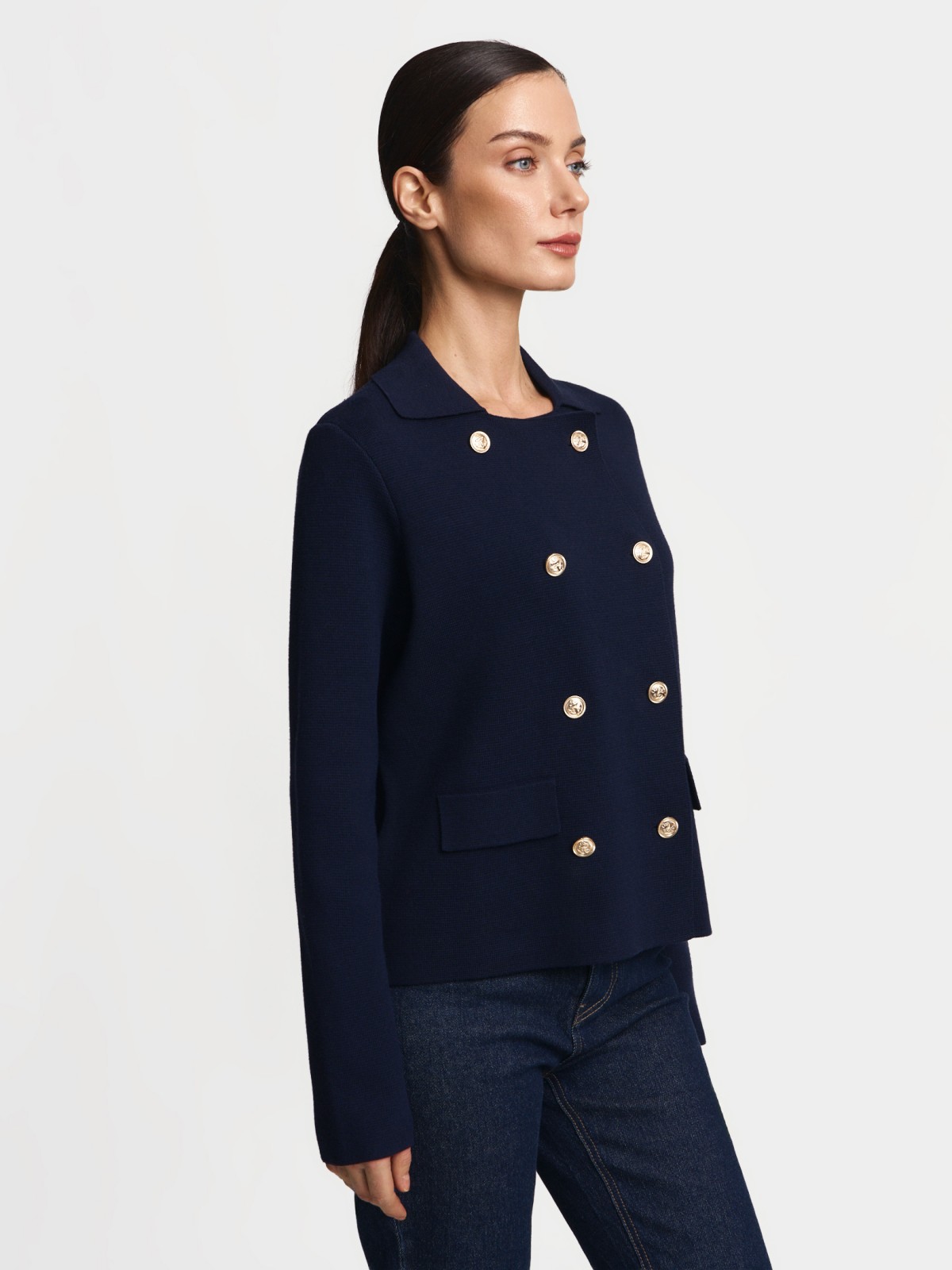 Короткий кардиган-жакет на пуговицах