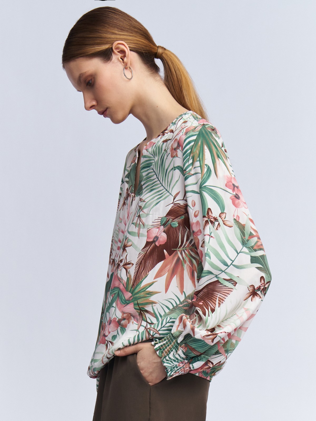 Блузка из вискозы на резинке с принтом