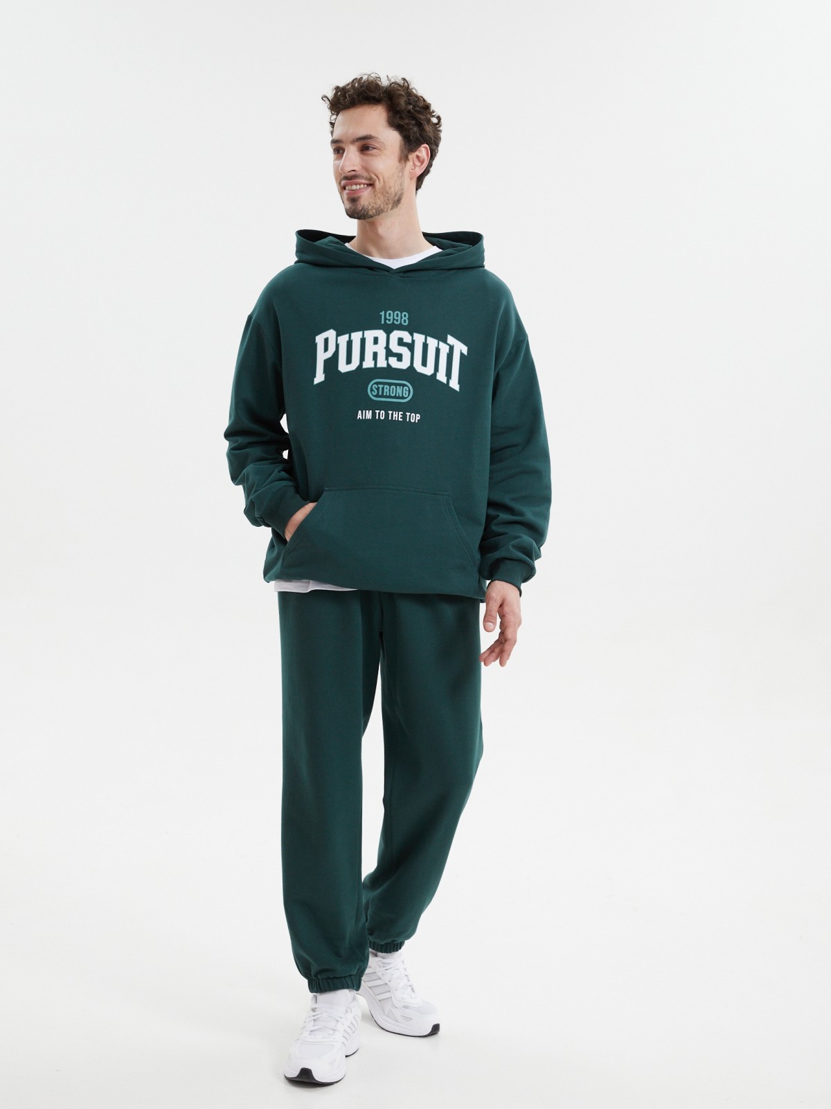 Утеплённые брюки-джоггеры из хлопка с начёсом 999₽