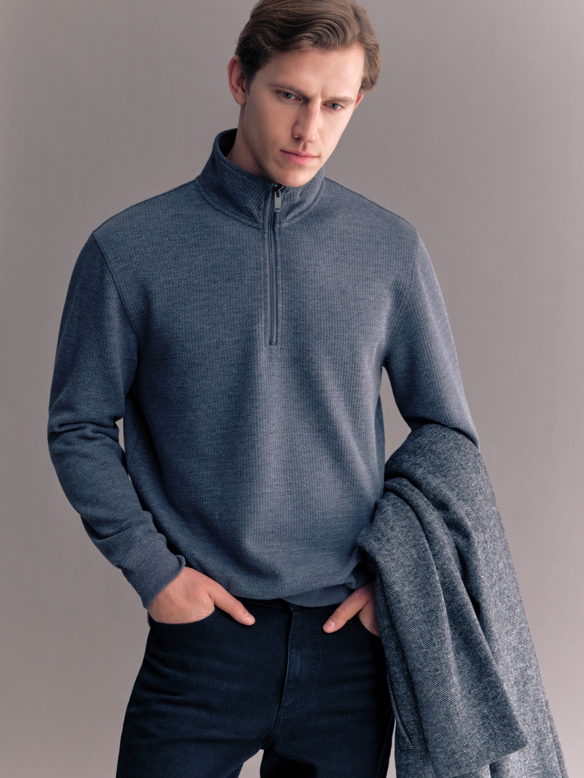 Прямой трикотажный свитшот на молнии