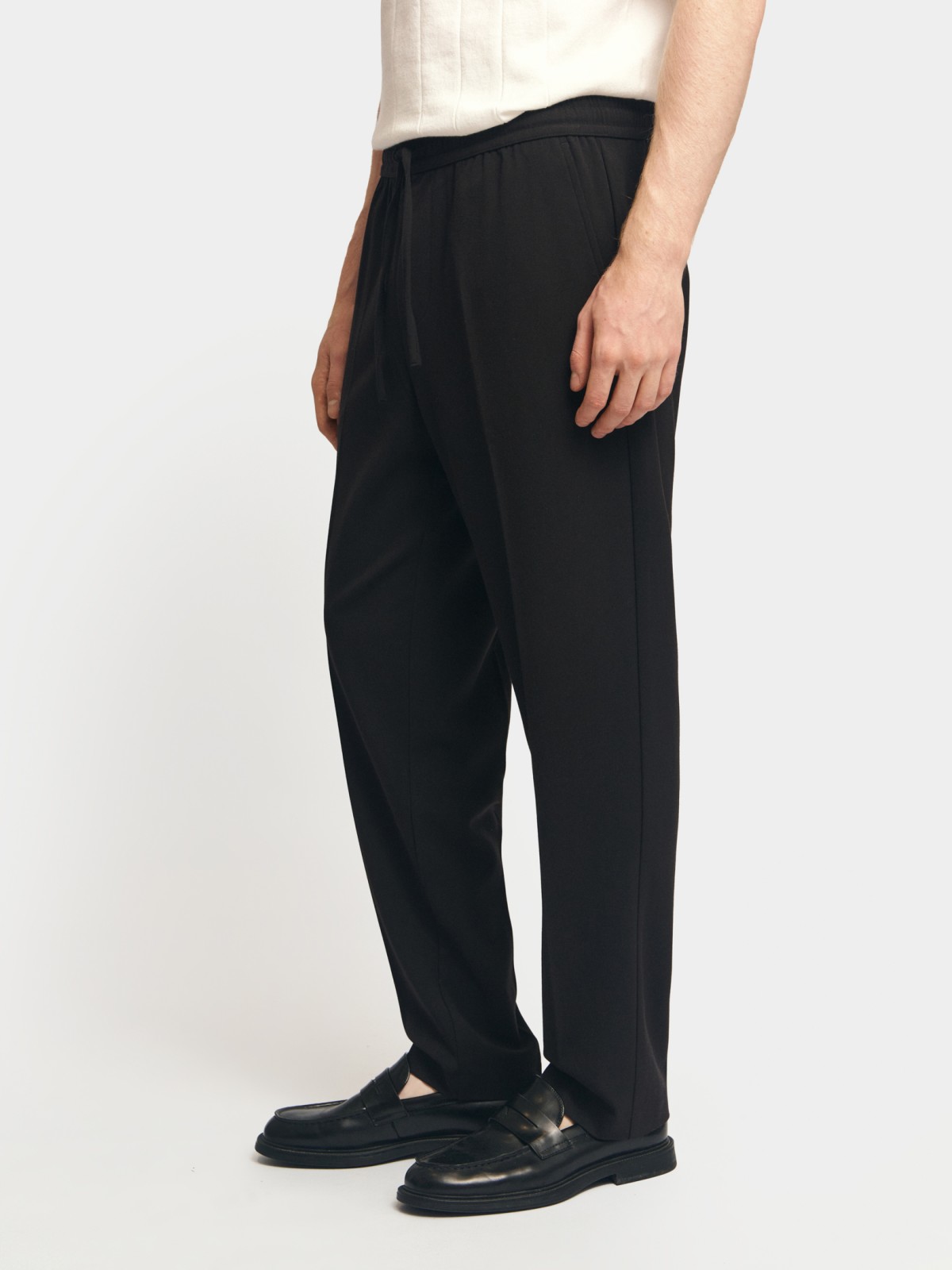 Брюки на резинке со стрелками