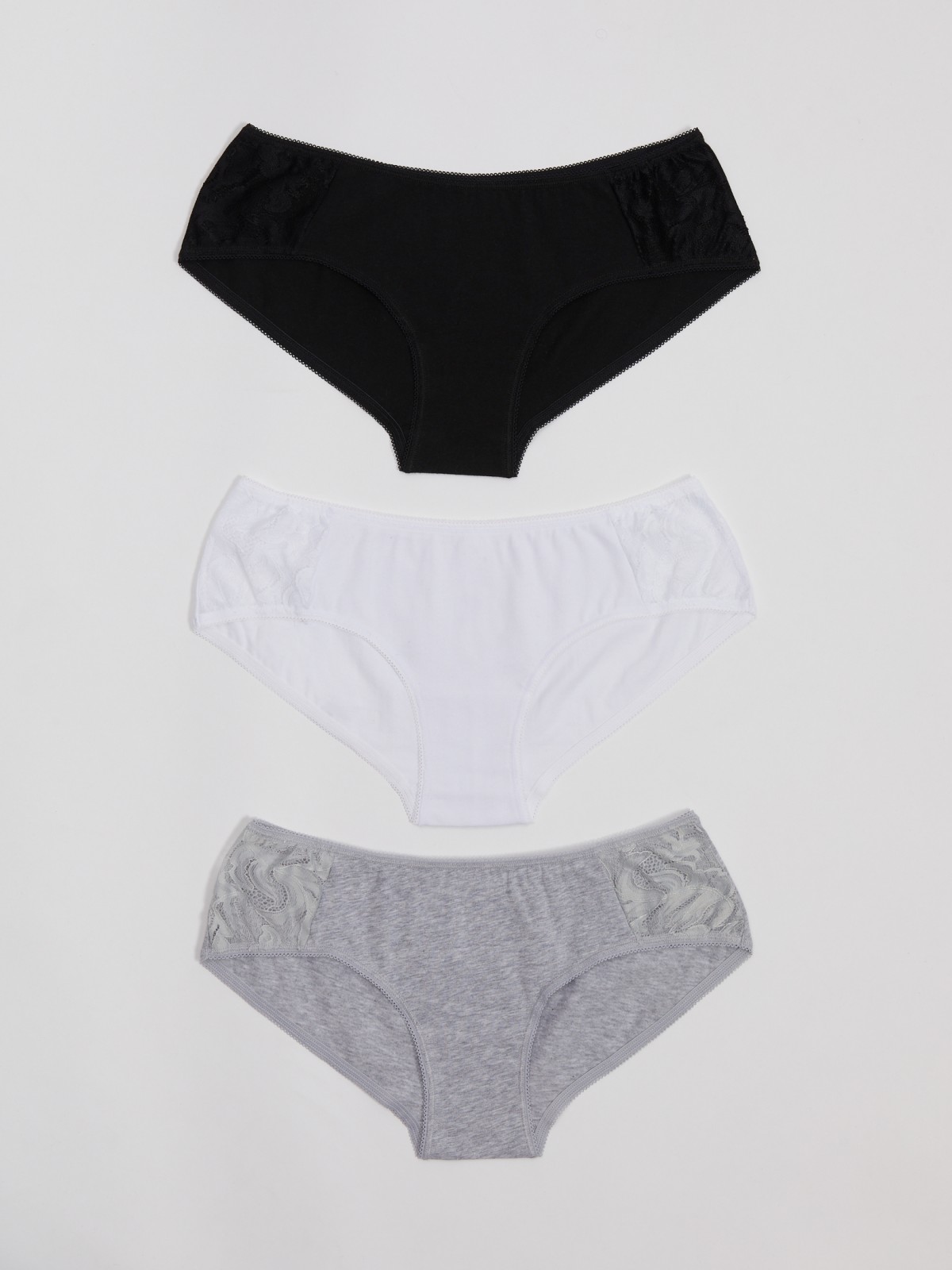 Комплект из трех трусов