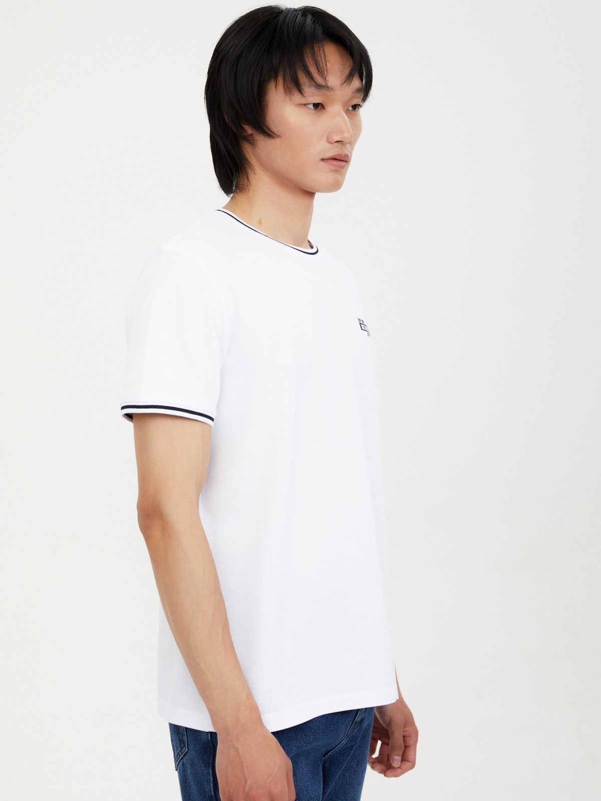 Футболка из хлопка с акцентной отделкой