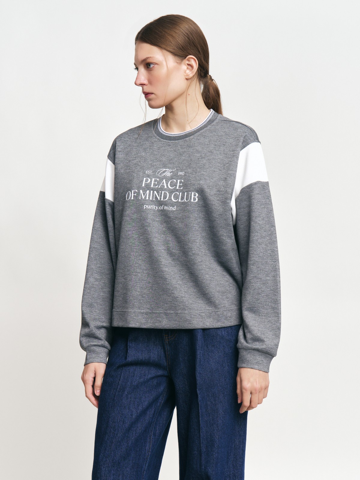 Свитшот с принтом-надписью на груди