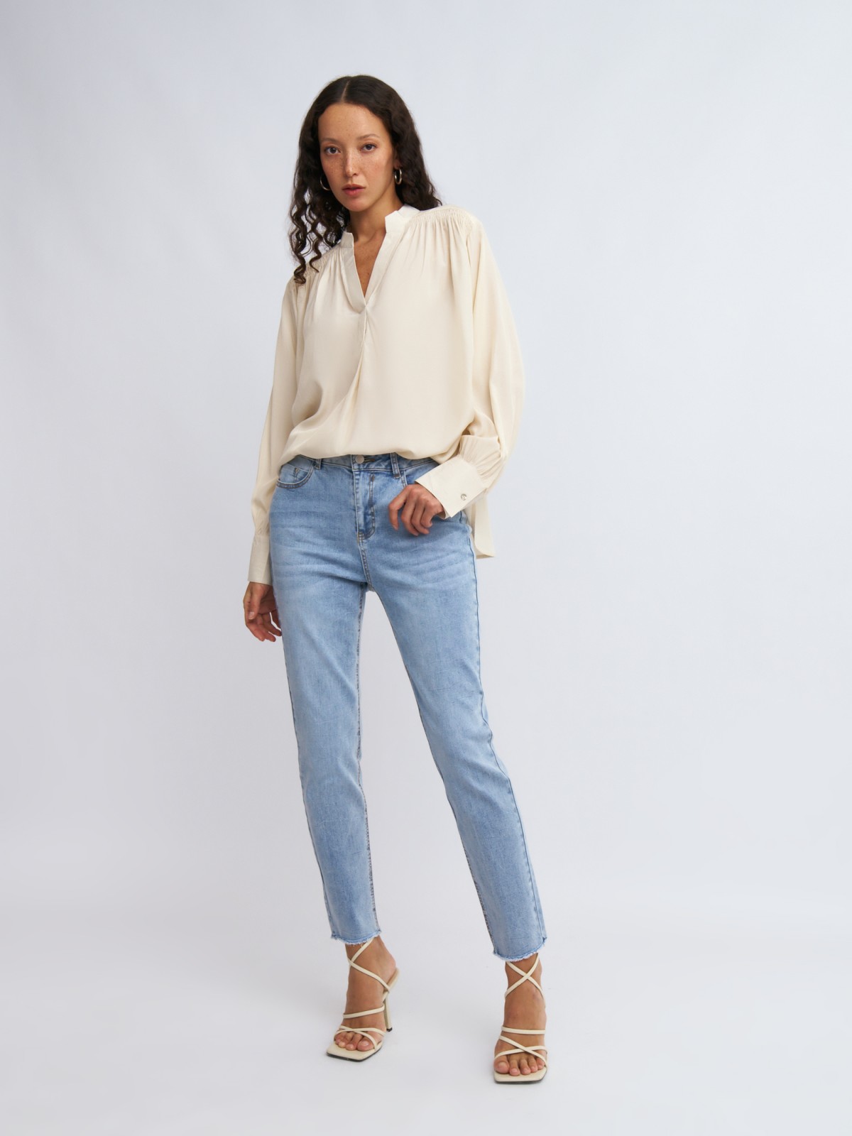 Джинсы силуэта Boyfriend с бахромой