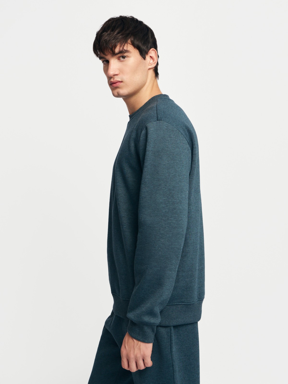 Утеплённый свитшот прямого кроя с длинным рукавом