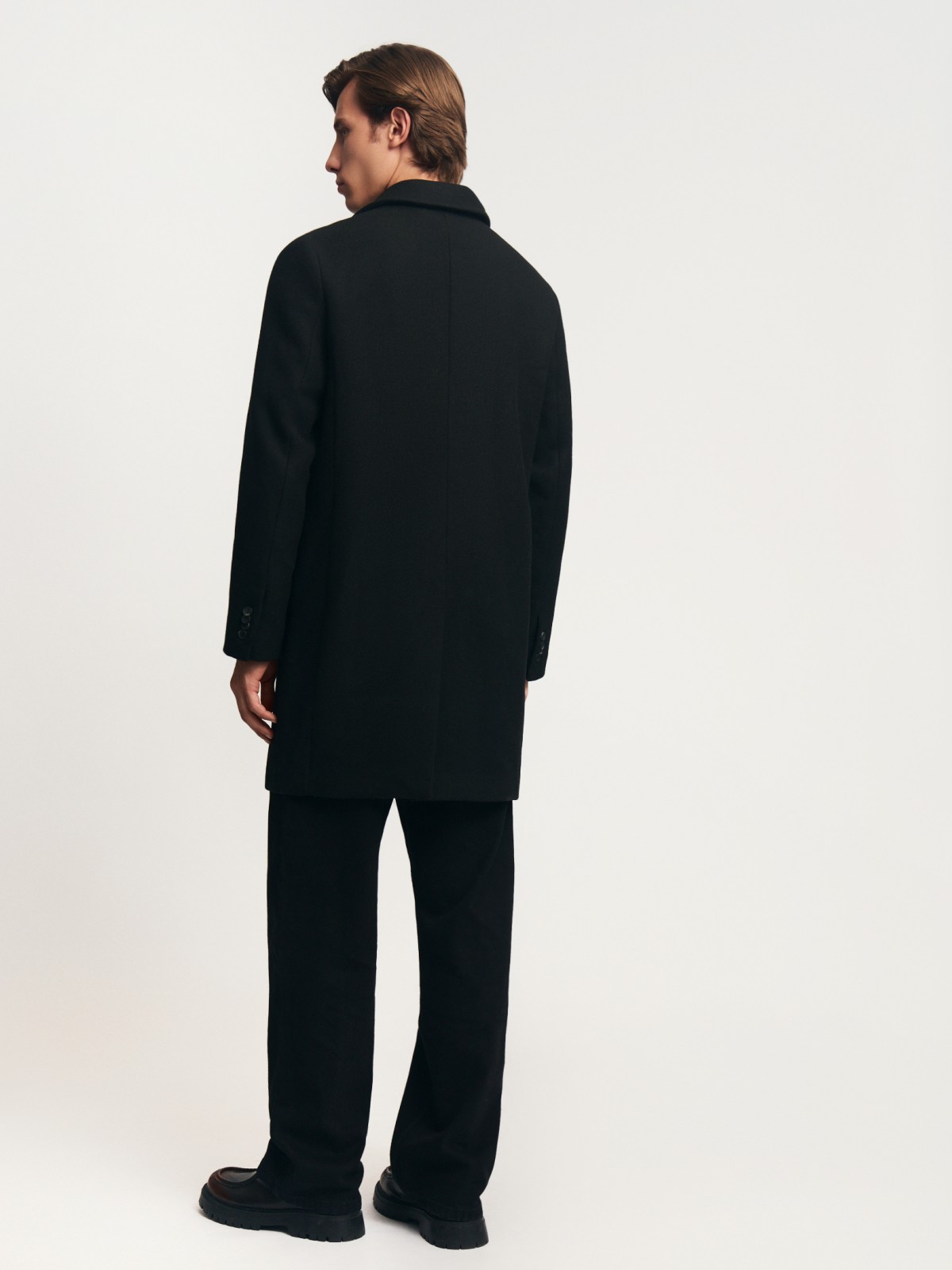 Пальто из шерсти удлинённого силуэта на пуговицах