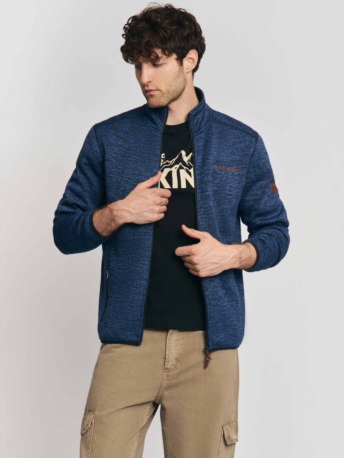 Утеплённая толстовка с воротником-стойкой