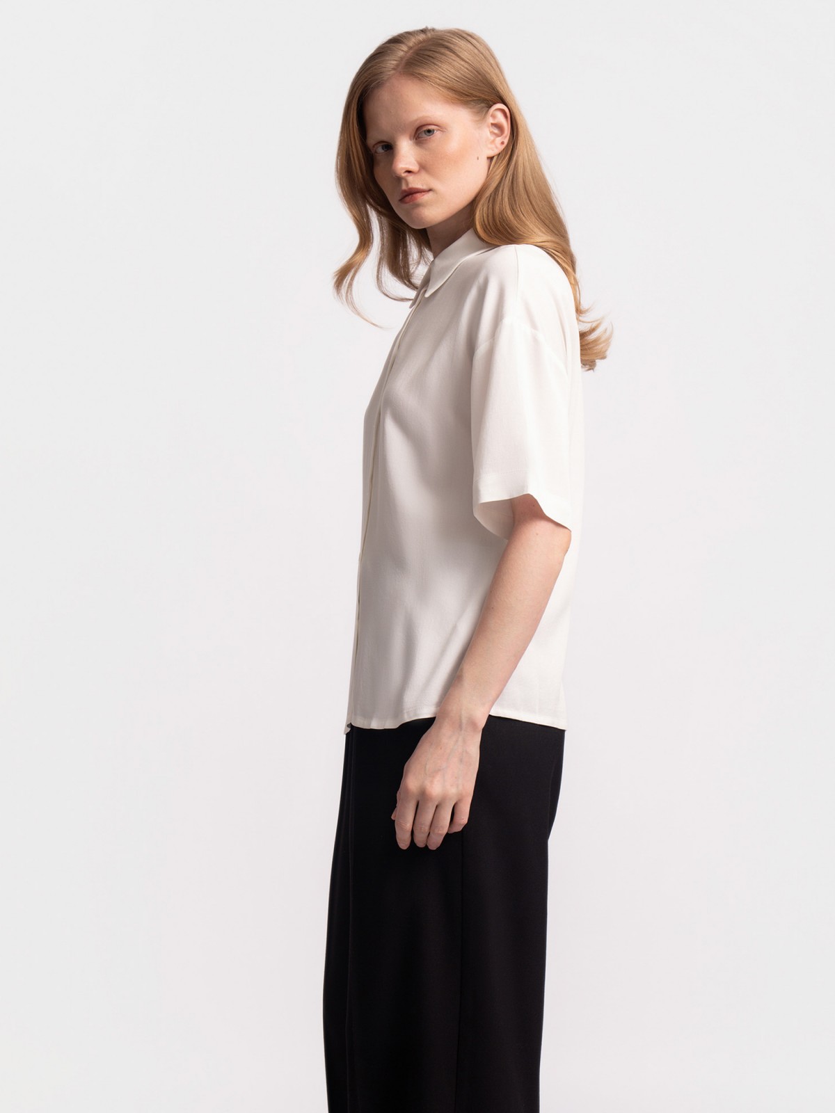 Рубашка из вискозы с коротким рукавом