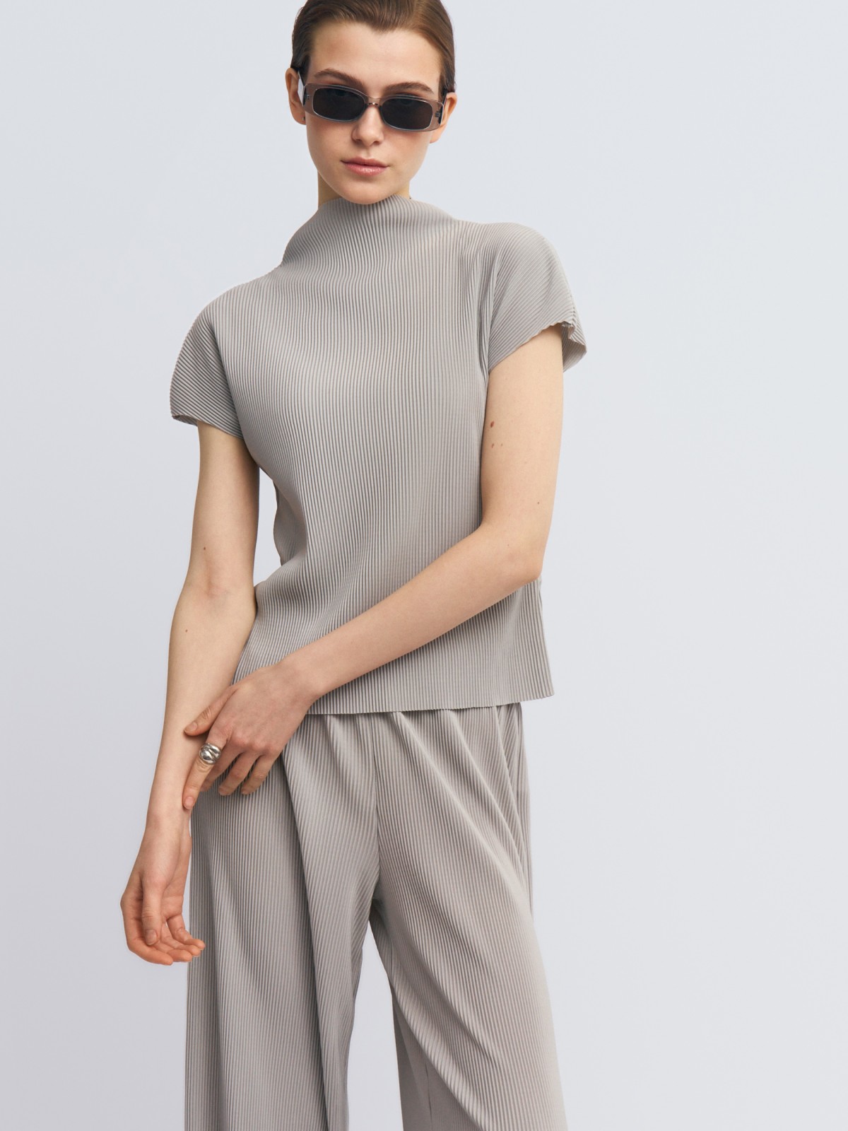 Футболка из фактурной ткани с коротким рукавом