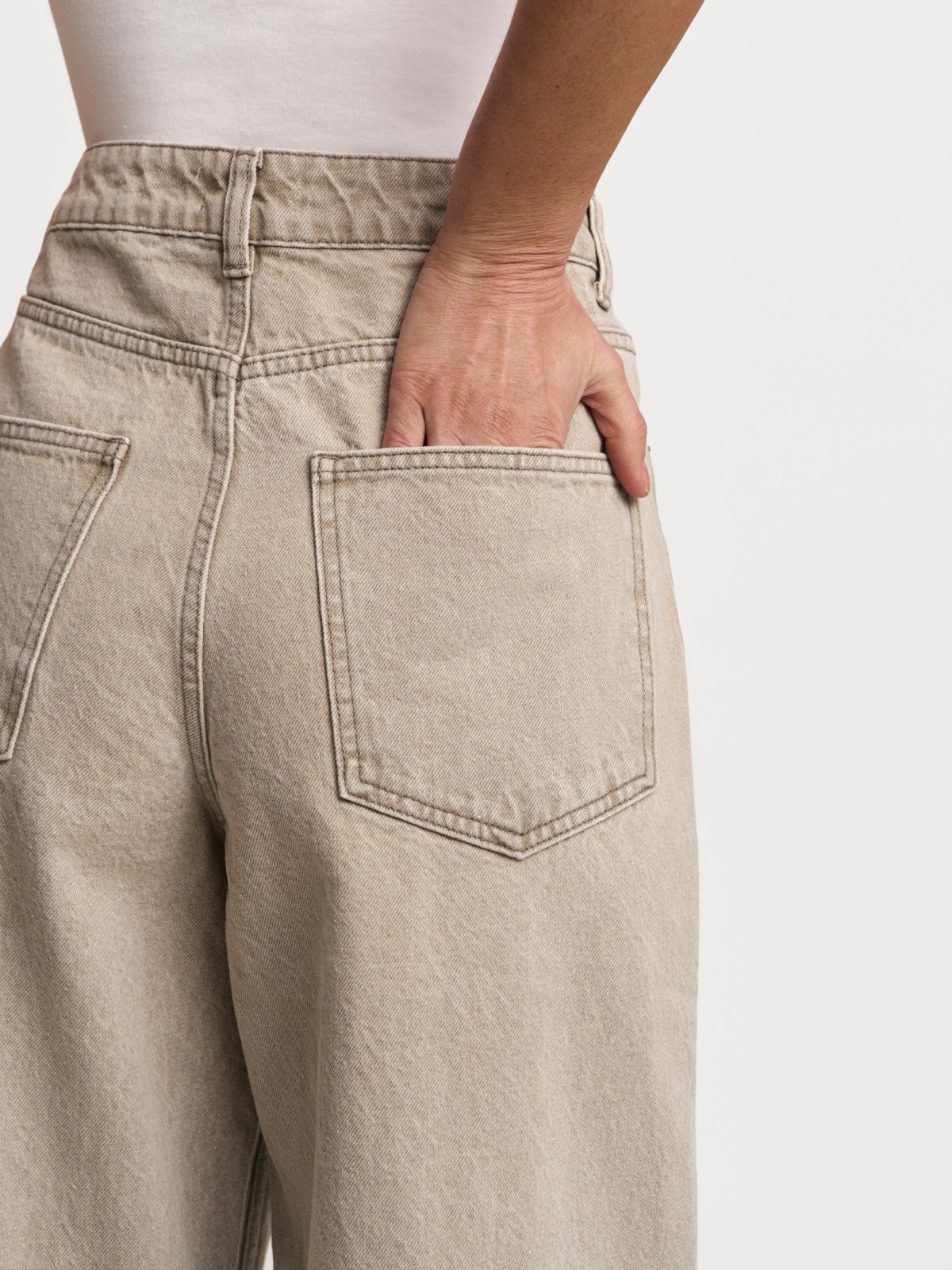 Джинсы силуэта Balloon с посадкой Loose