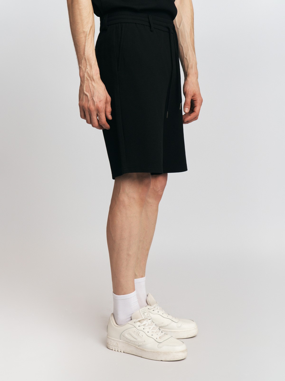 Трикотажные шорты на резинке