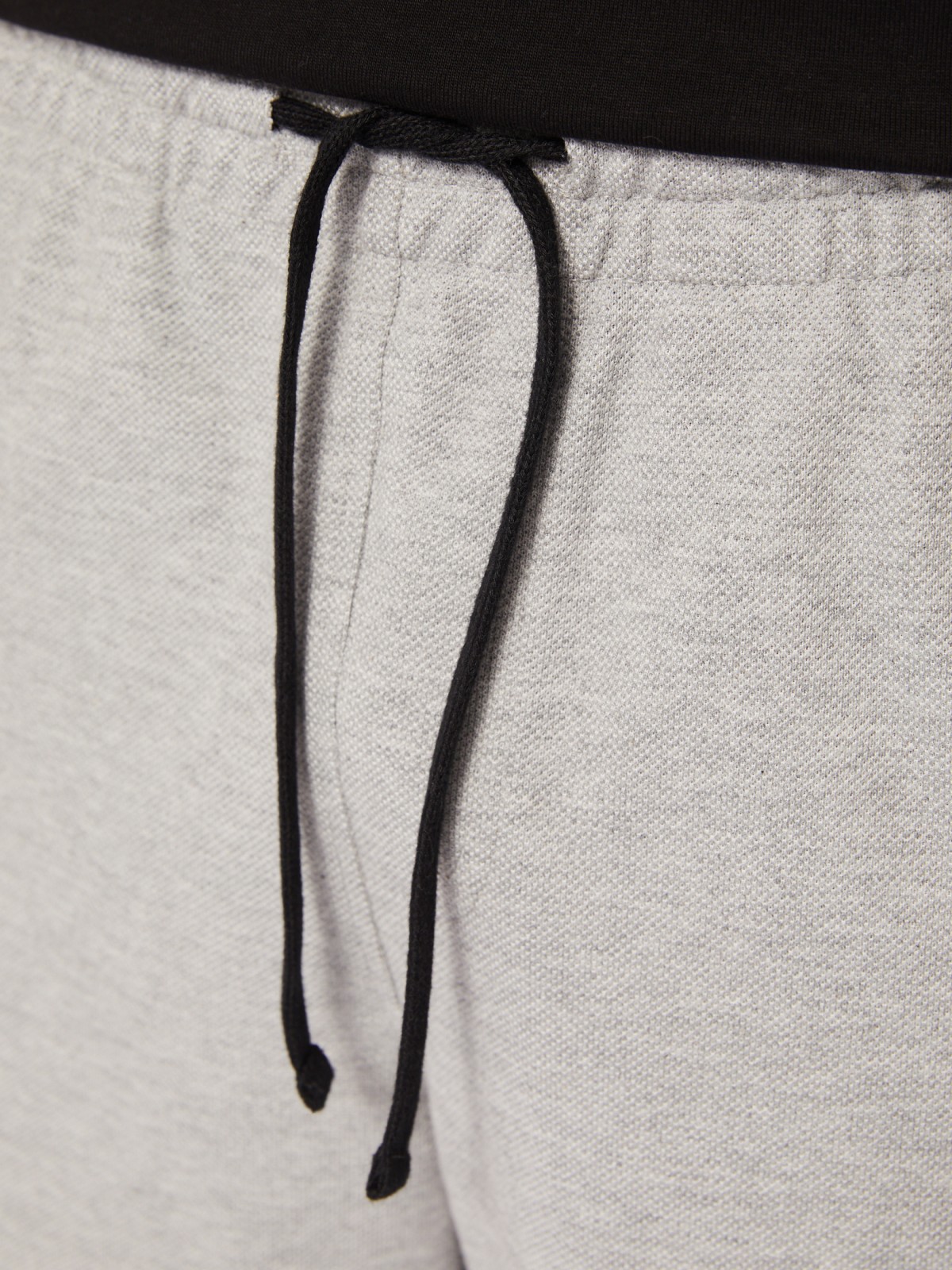 Трикотажные шорты на резинке