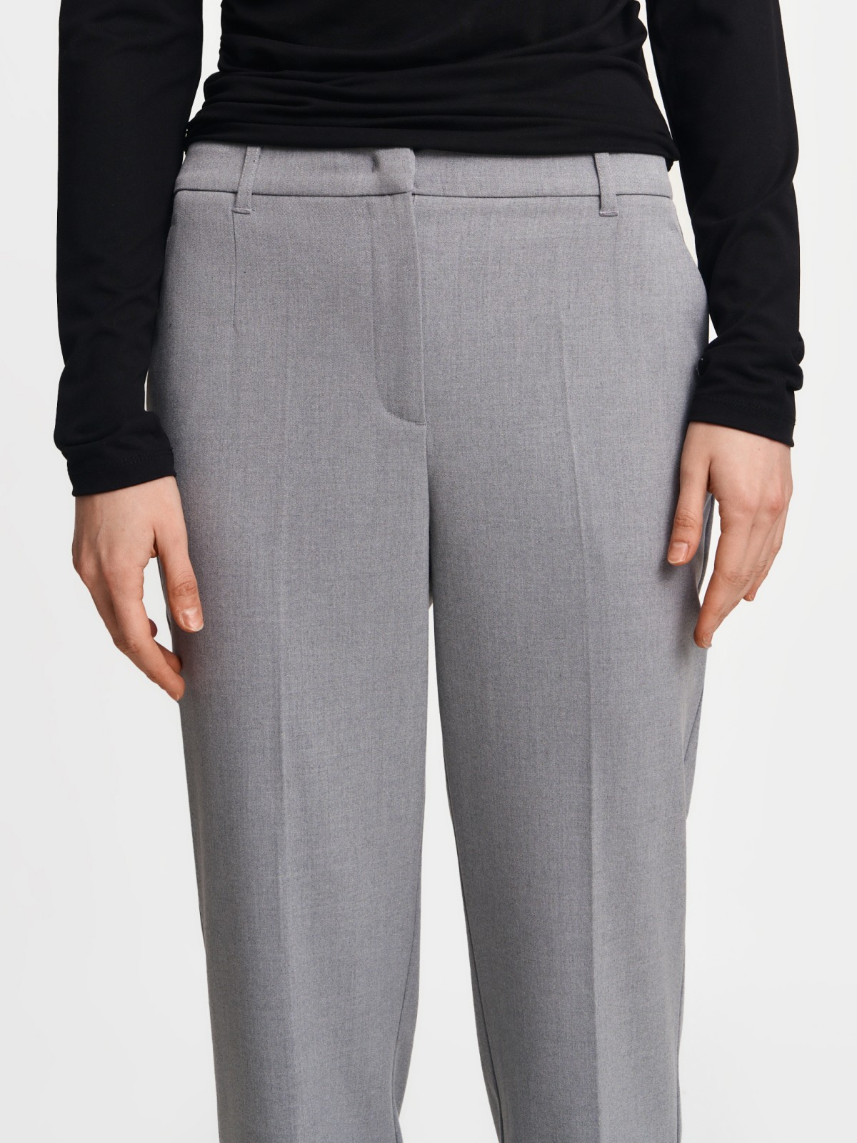 Офисные брюки силуэта Slim