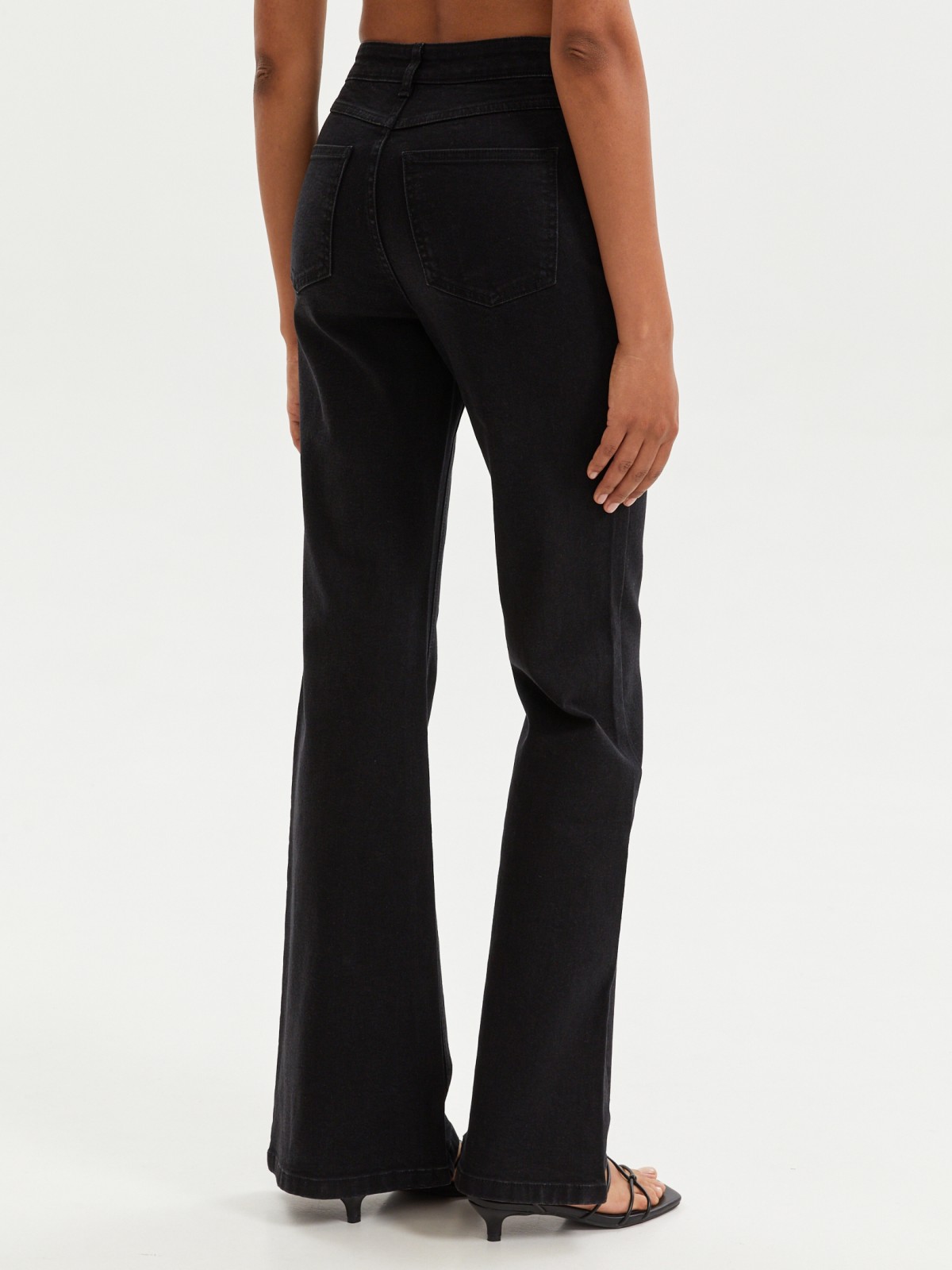 Джинсы силуэта Bootcut со средней посадкой