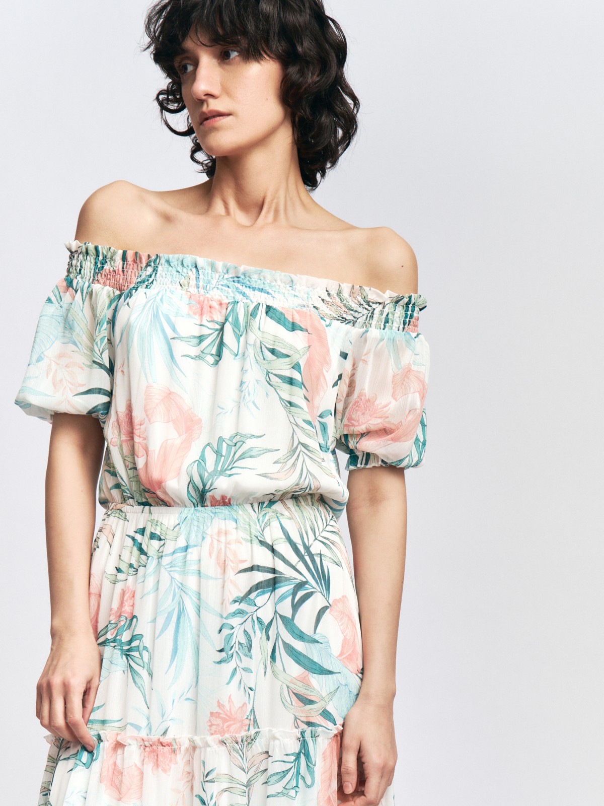 Шифоновое платье макси с открытыми плечами