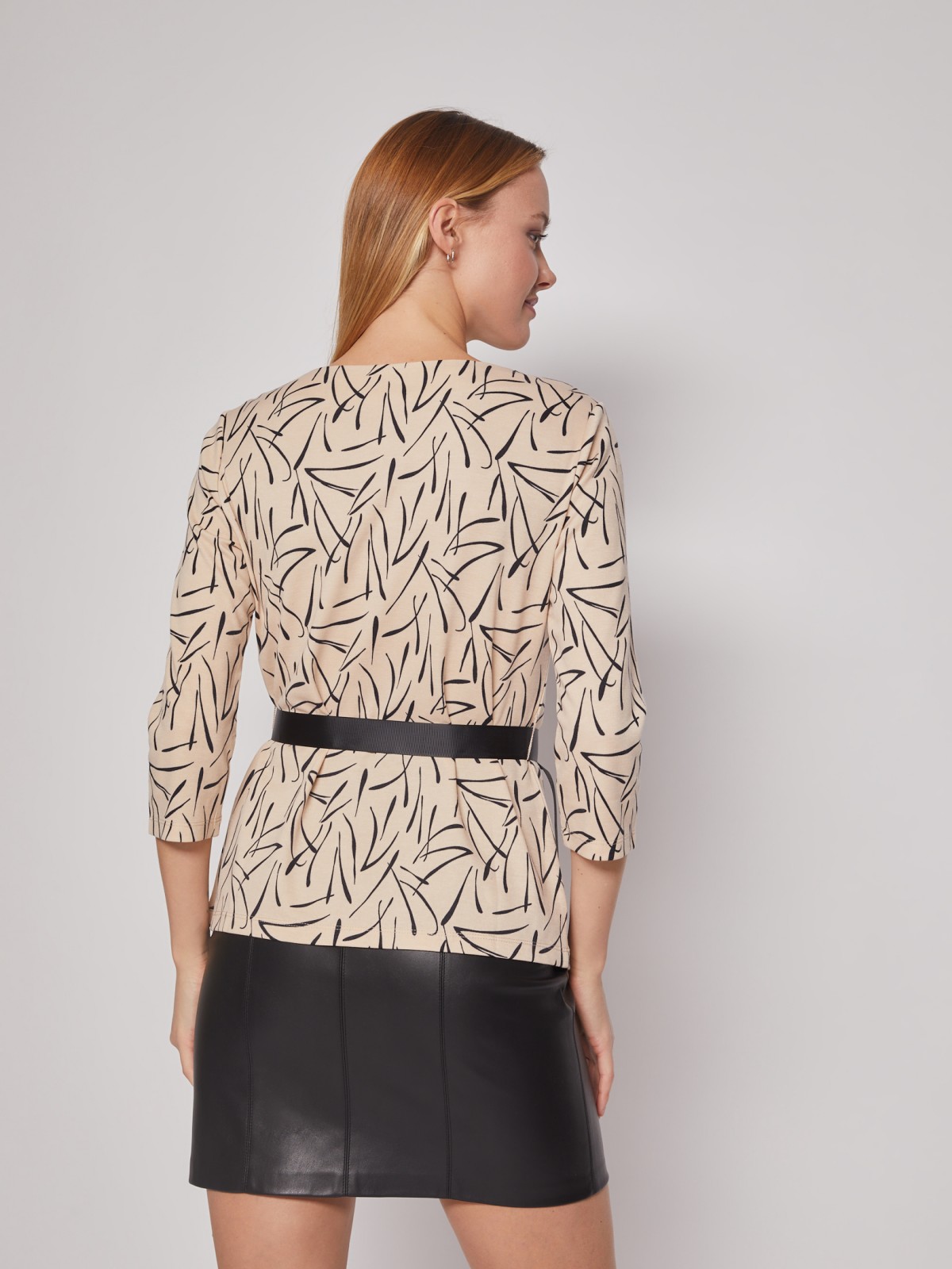 Трикотажная блузка с поясом zolla 022113110133, цвет бежевый, размер XS - фото 6