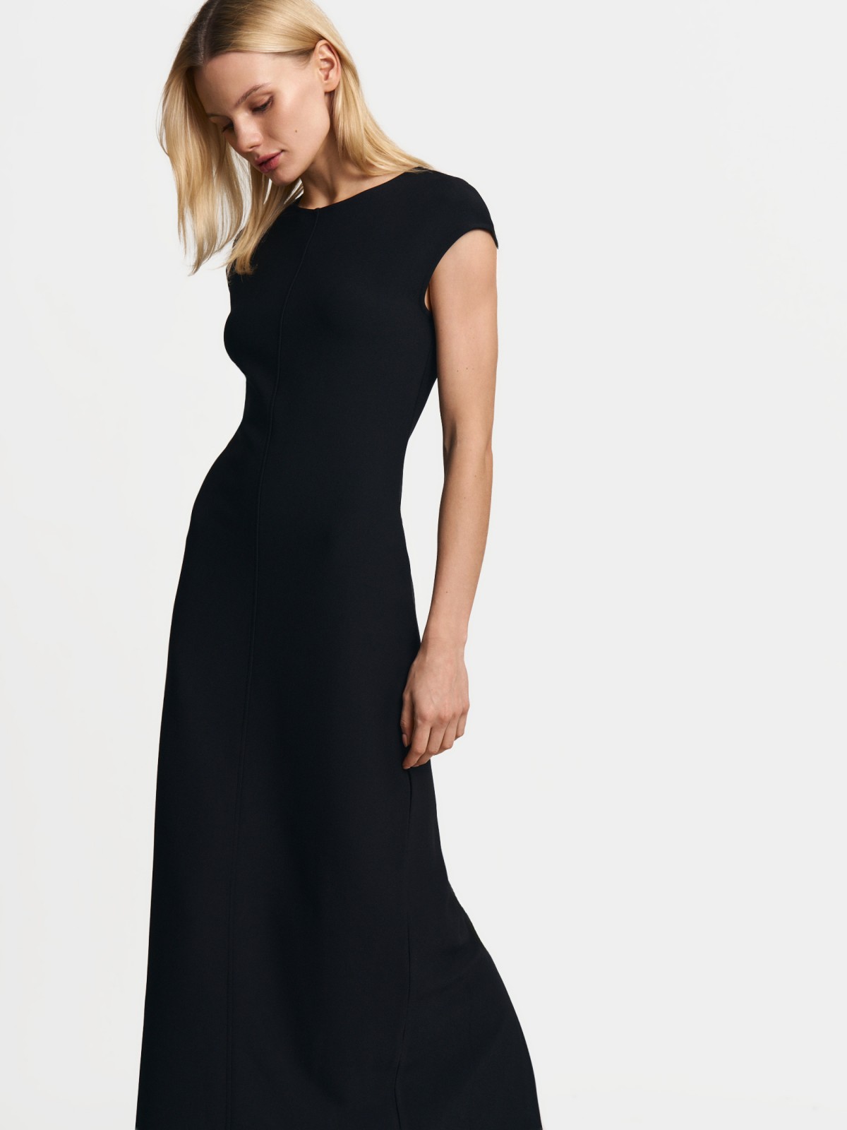 Платье макси без рукавов с разрезом