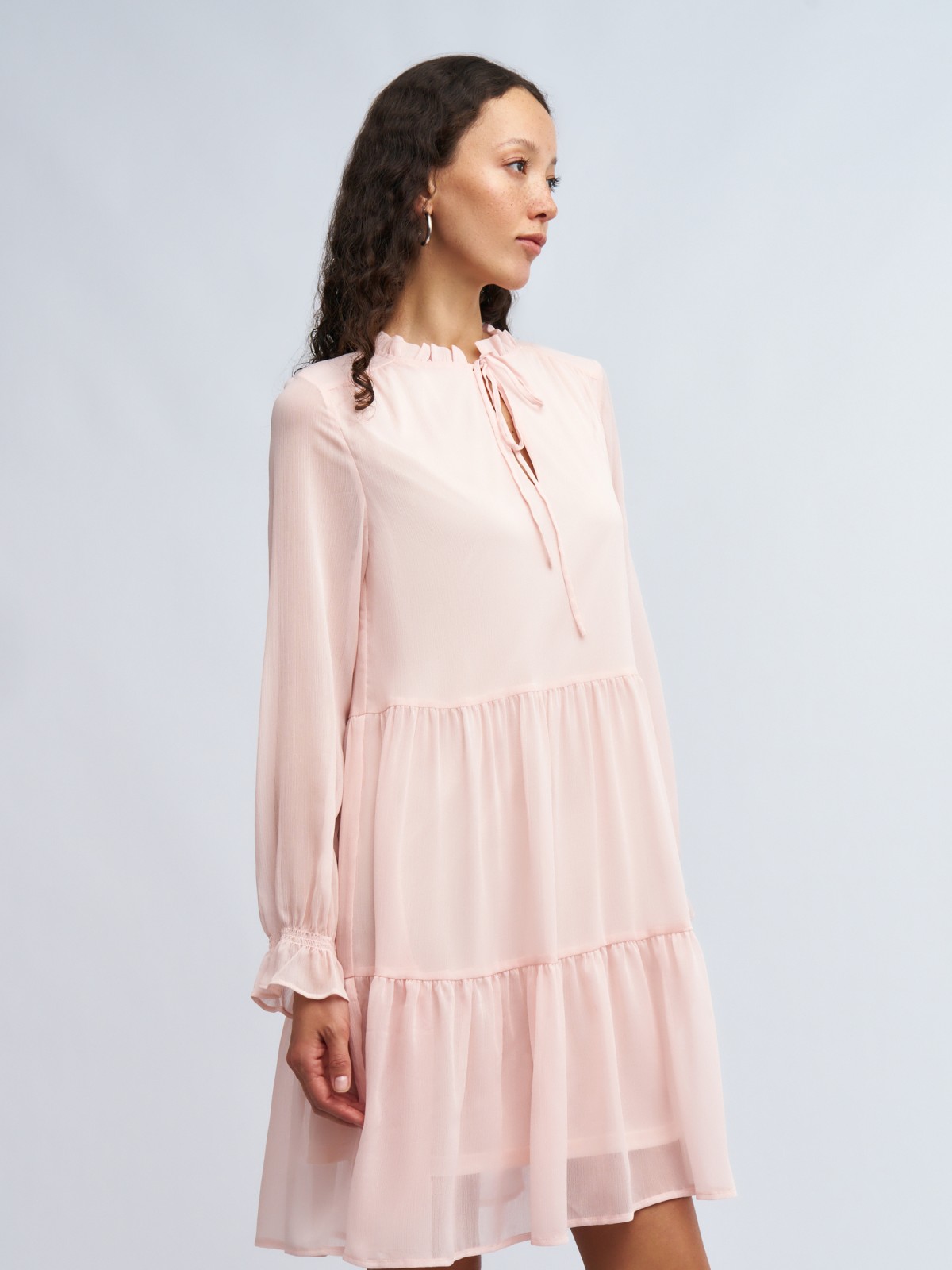 Шифоновое платье мини с ярусным подолом