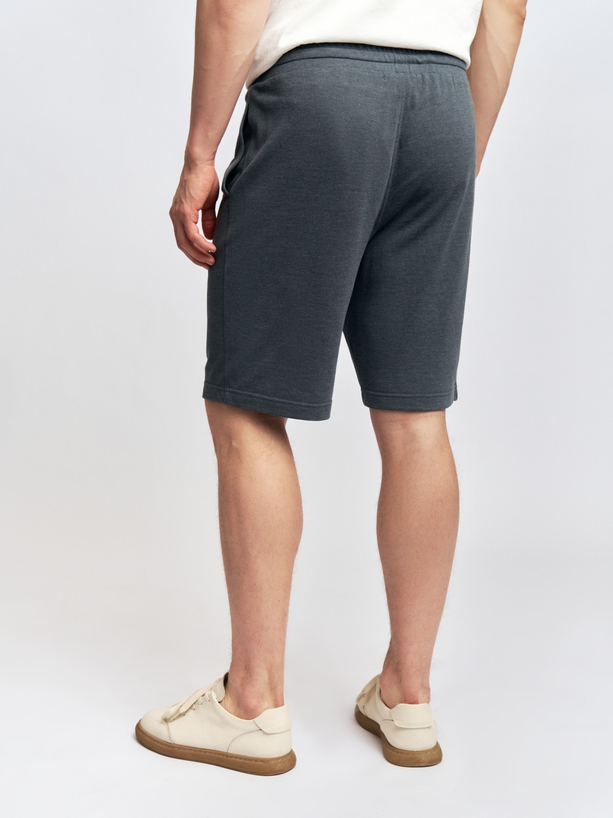 Трикотажные шорты на резинке