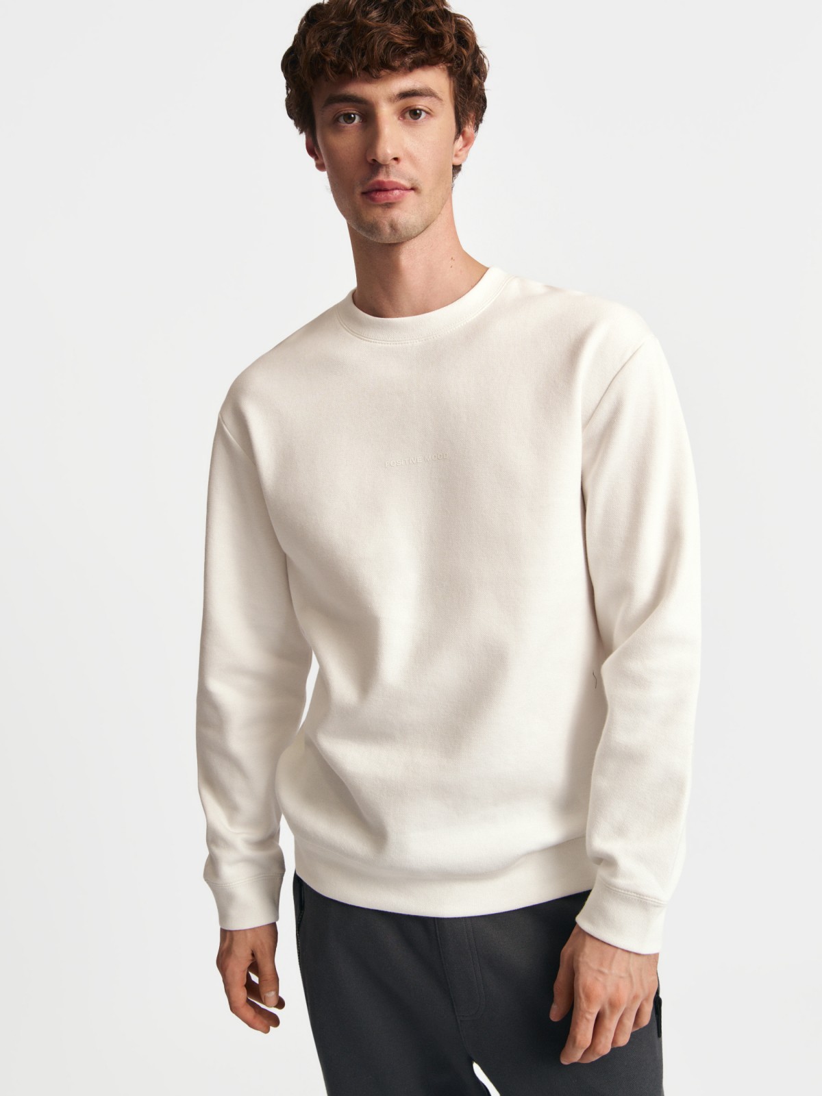 Свитшот прямого кроя с длинным рукавом