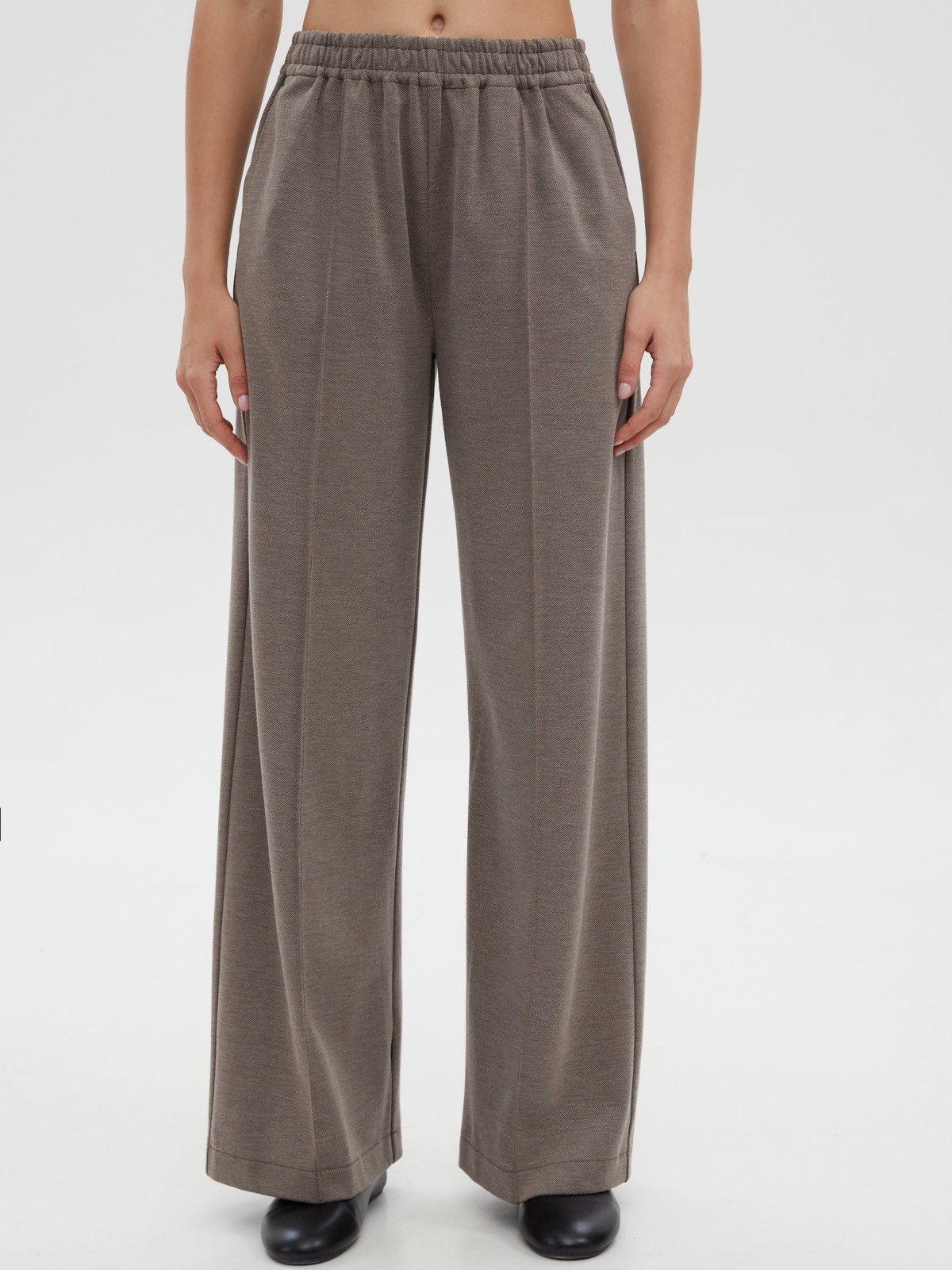 Прямые брюки на резинке со строчками-стрелками