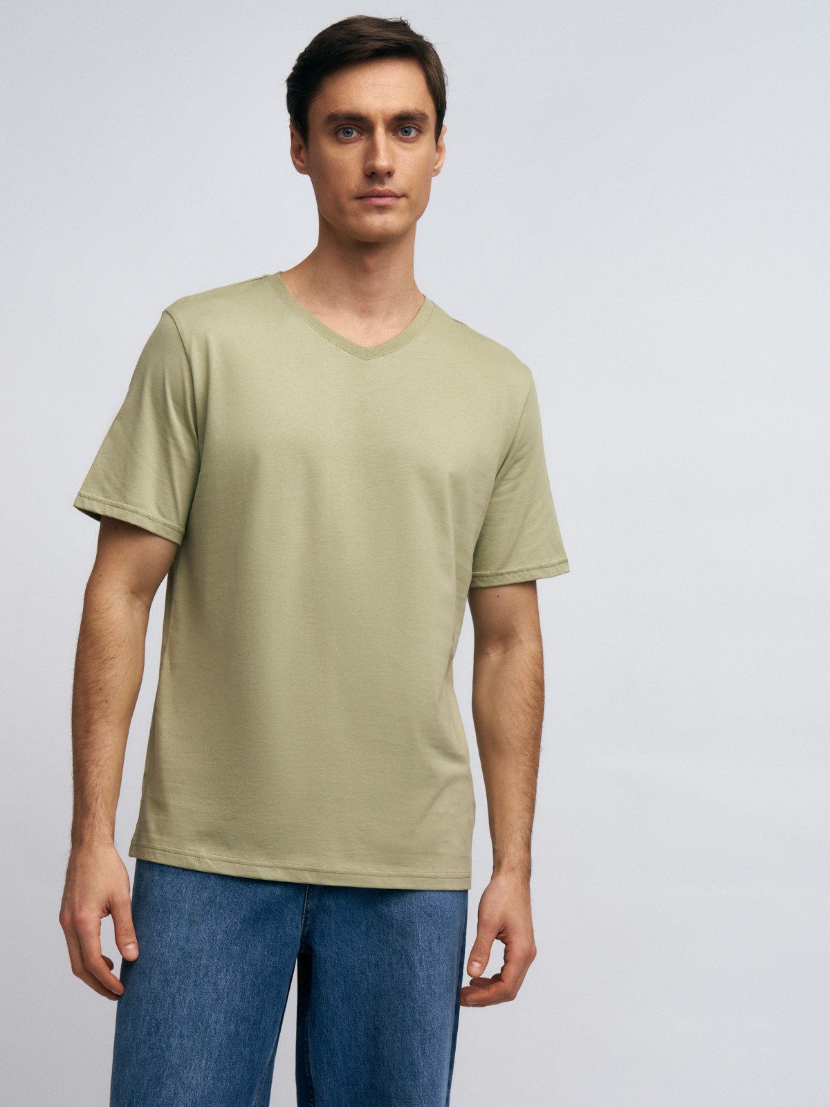 Футболка из хлопка с треугольным вырезом