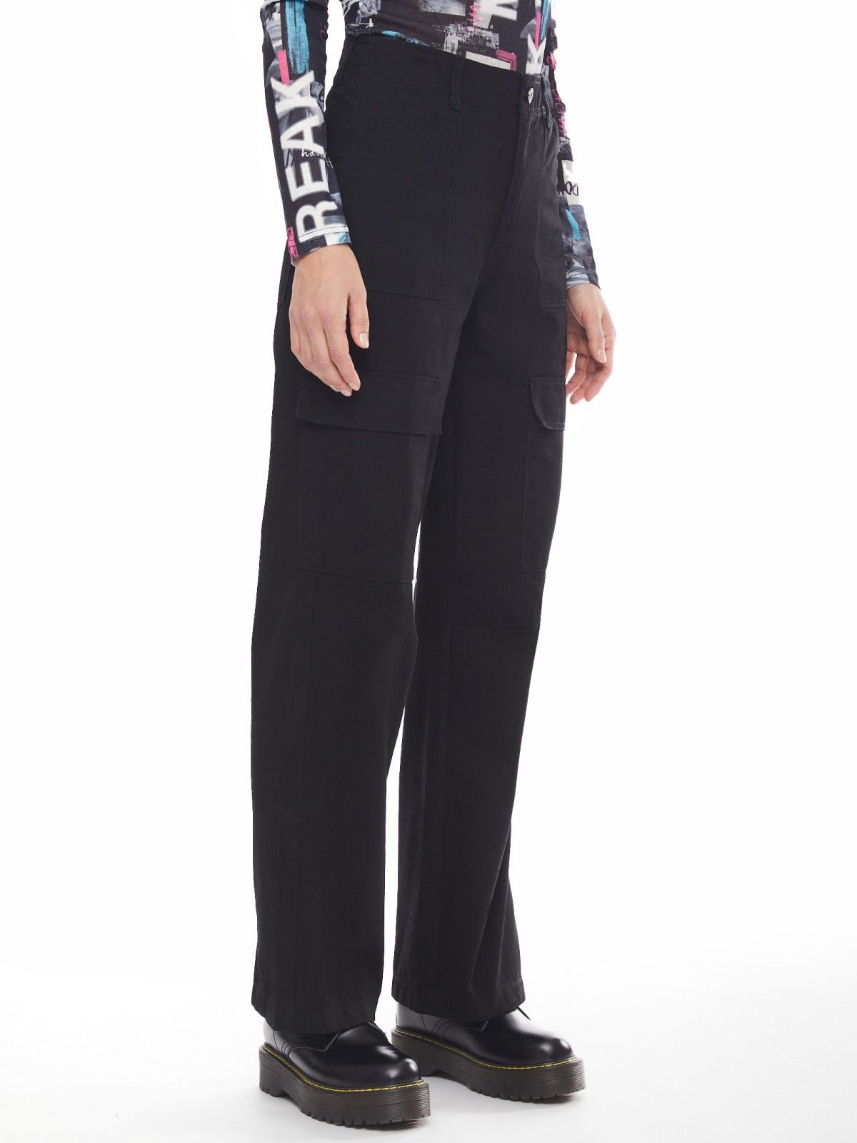 Брюки прямого силуэта из хлопка с карманами карго zolla 024117359021, цвет черный, размер XS - фото 4