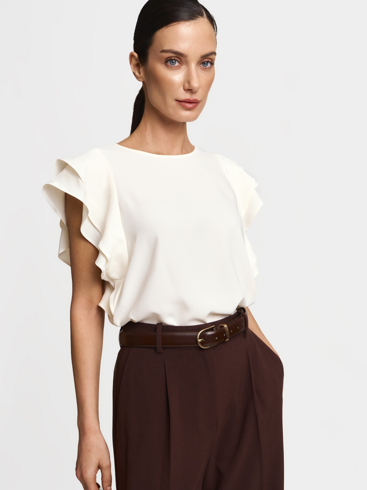 Топ-блузка с воланами на рукавах